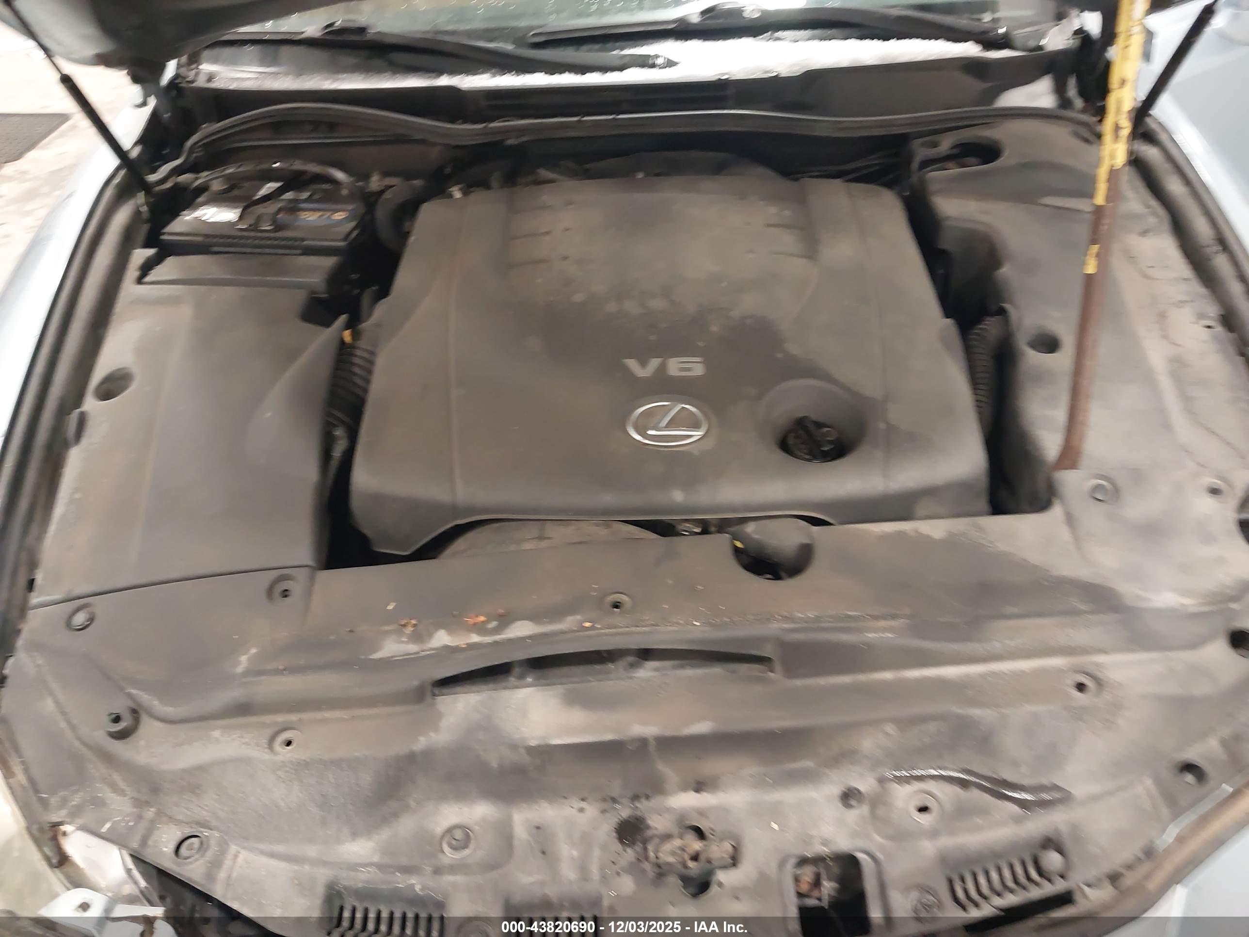 LEXUS IS image 10