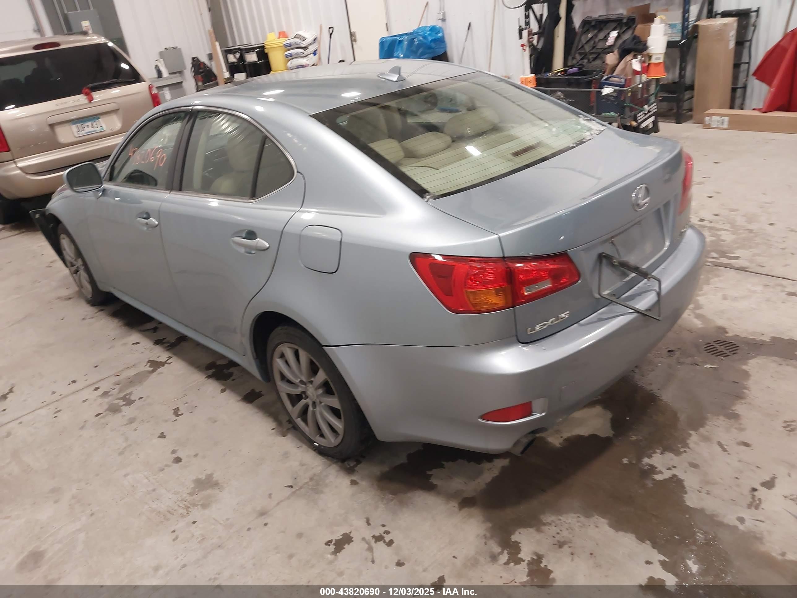 LEXUS IS image 3