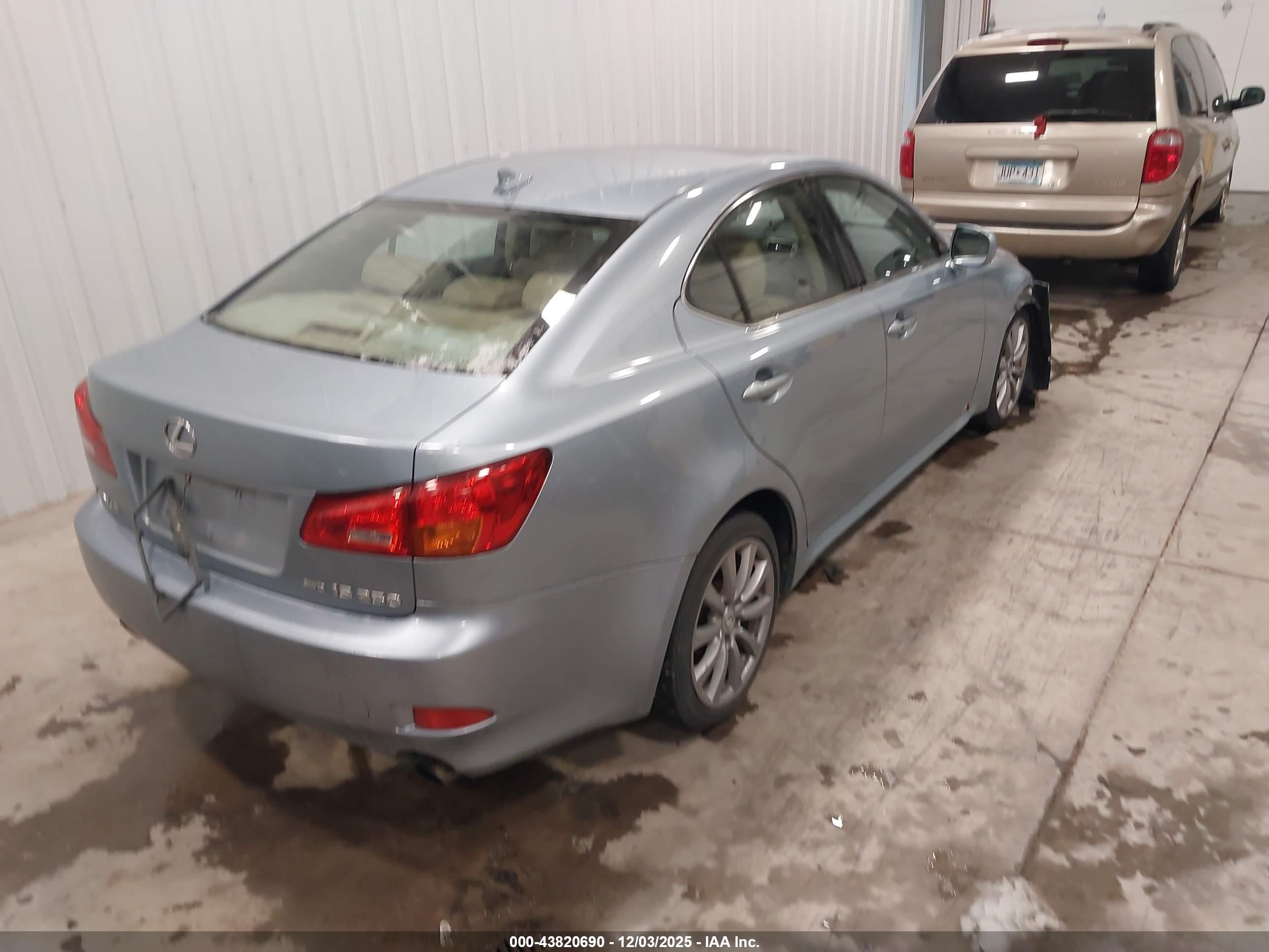 LEXUS IS image 4