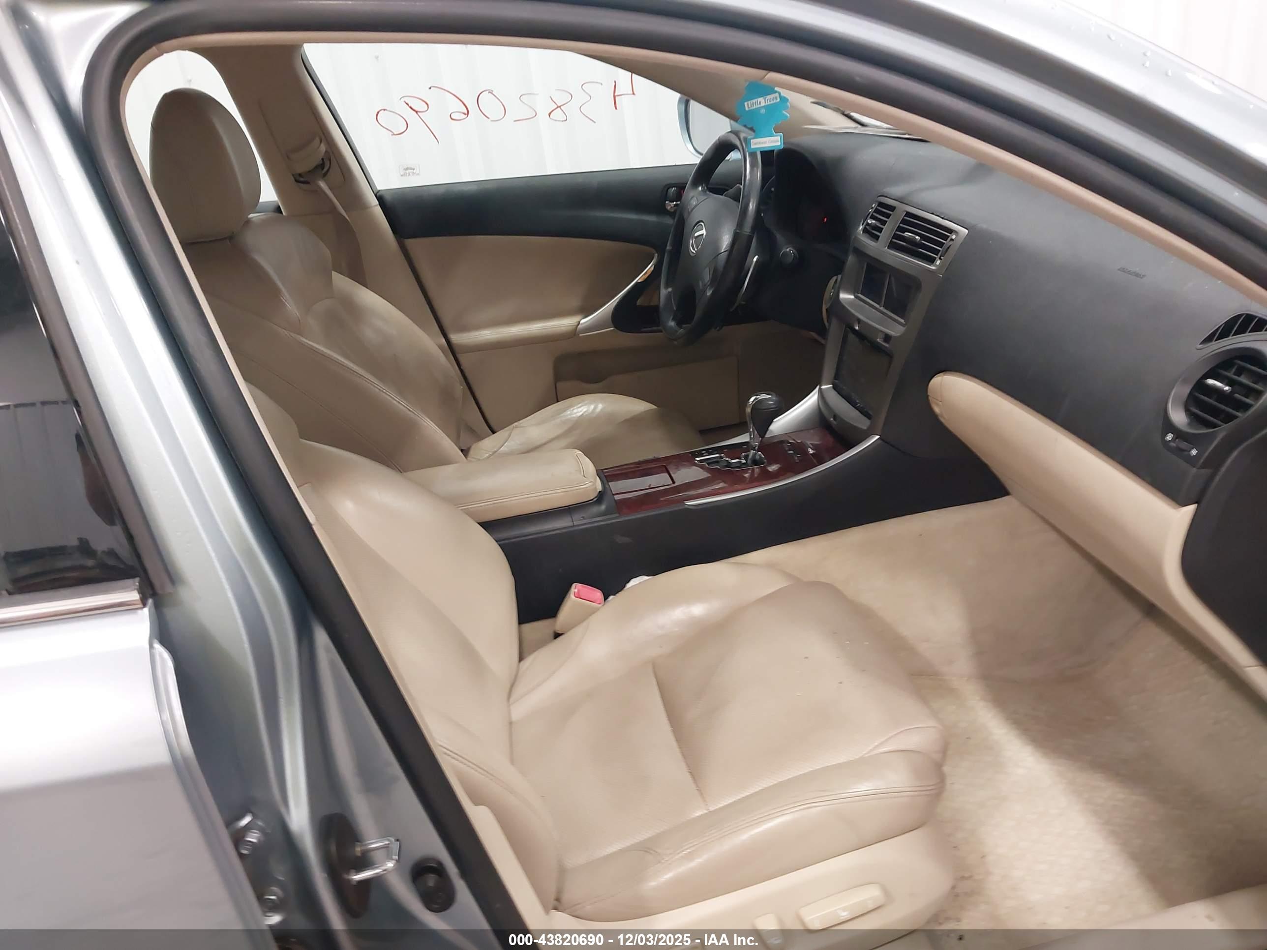 LEXUS IS image 5