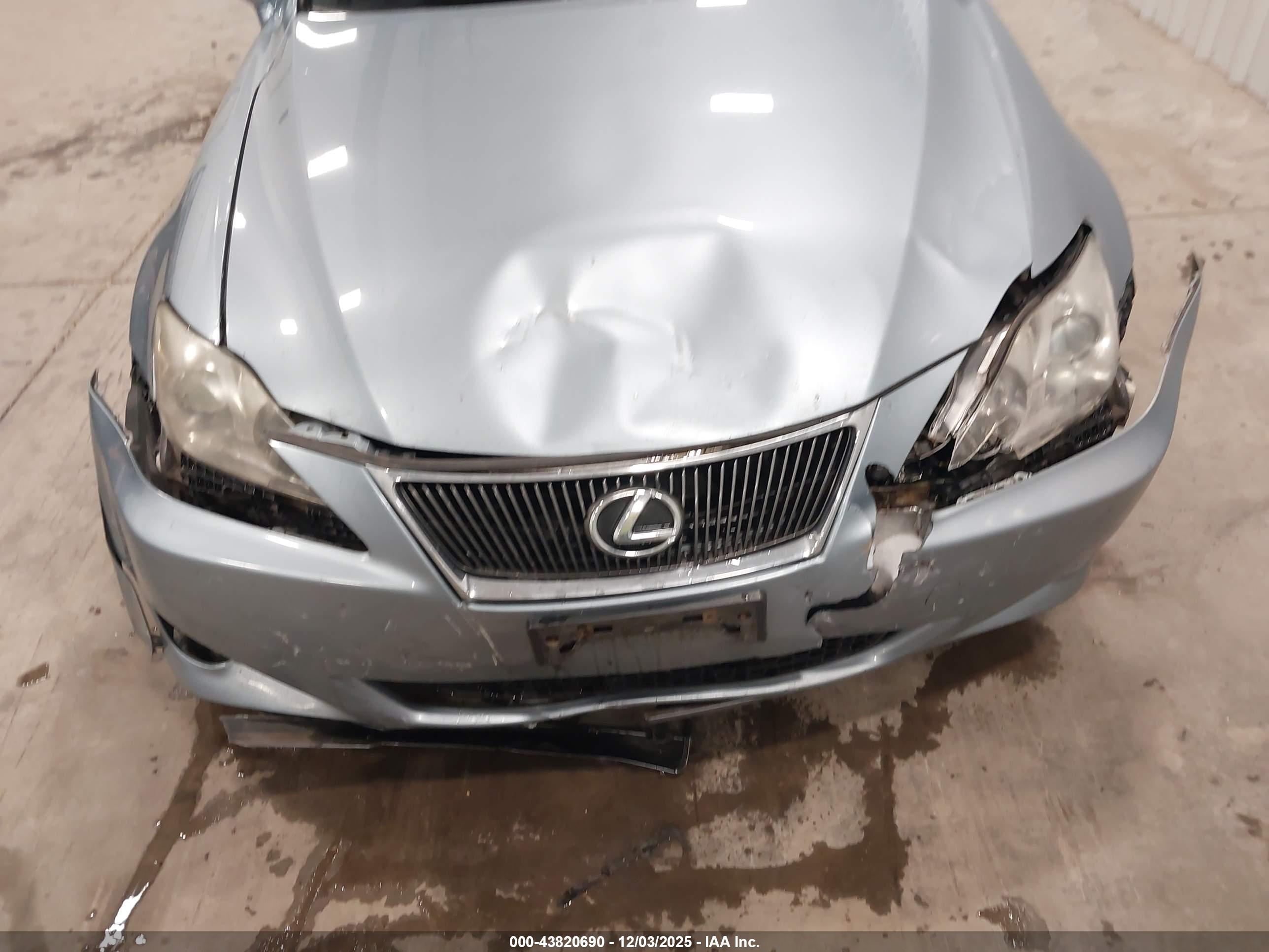 LEXUS IS image 6