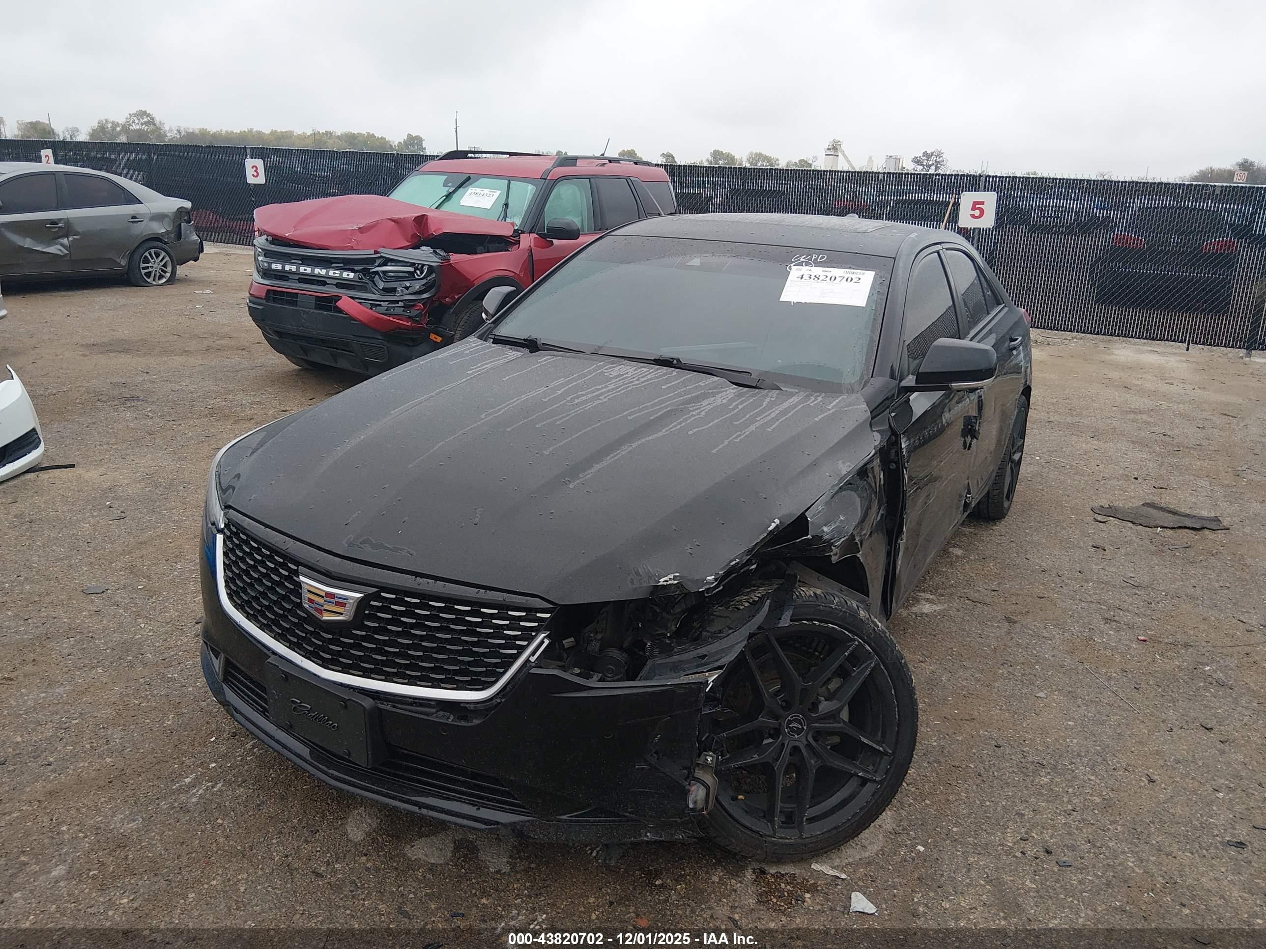 CADILLAC CT4 image 2