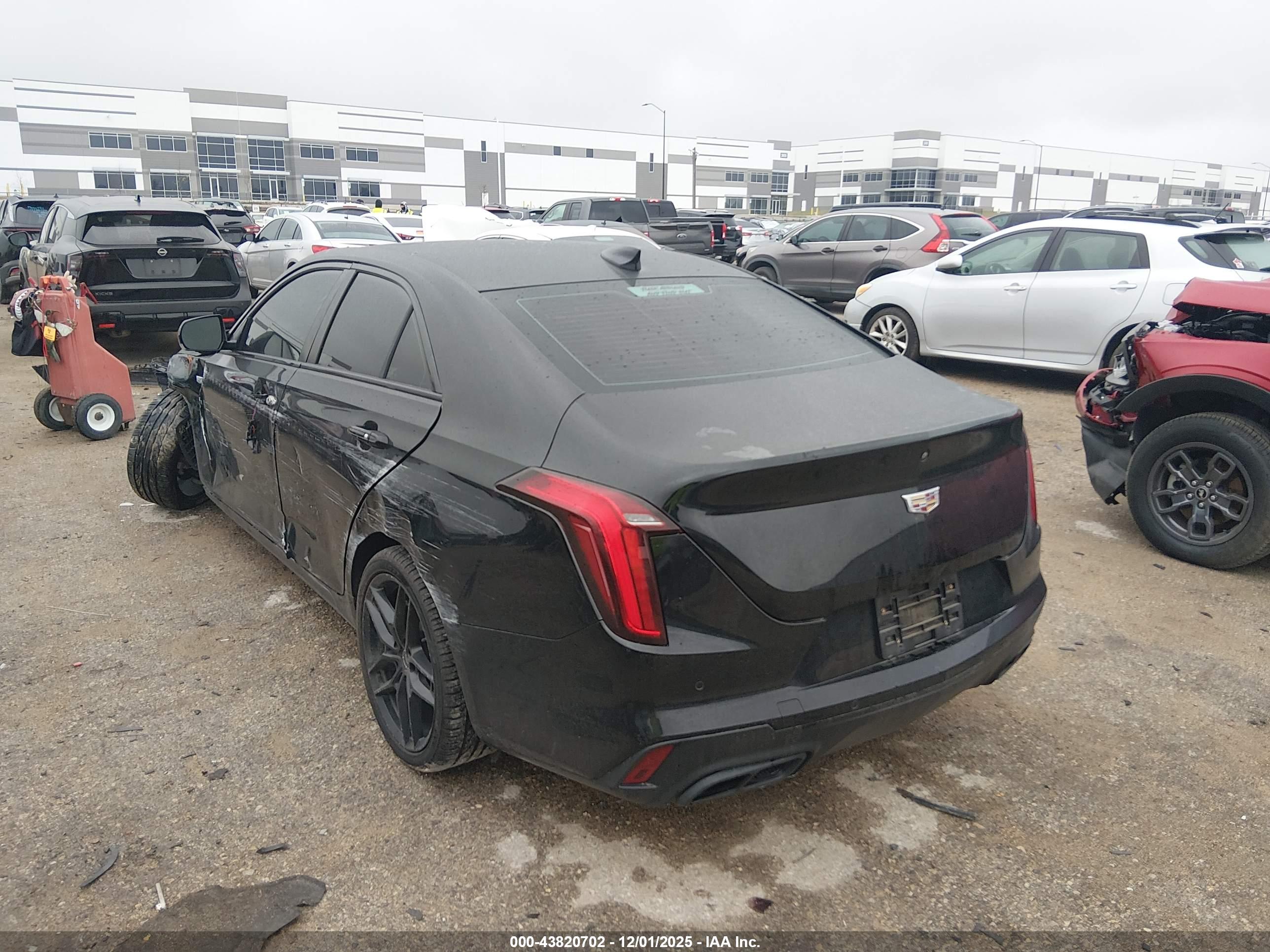CADILLAC CT4 image 3