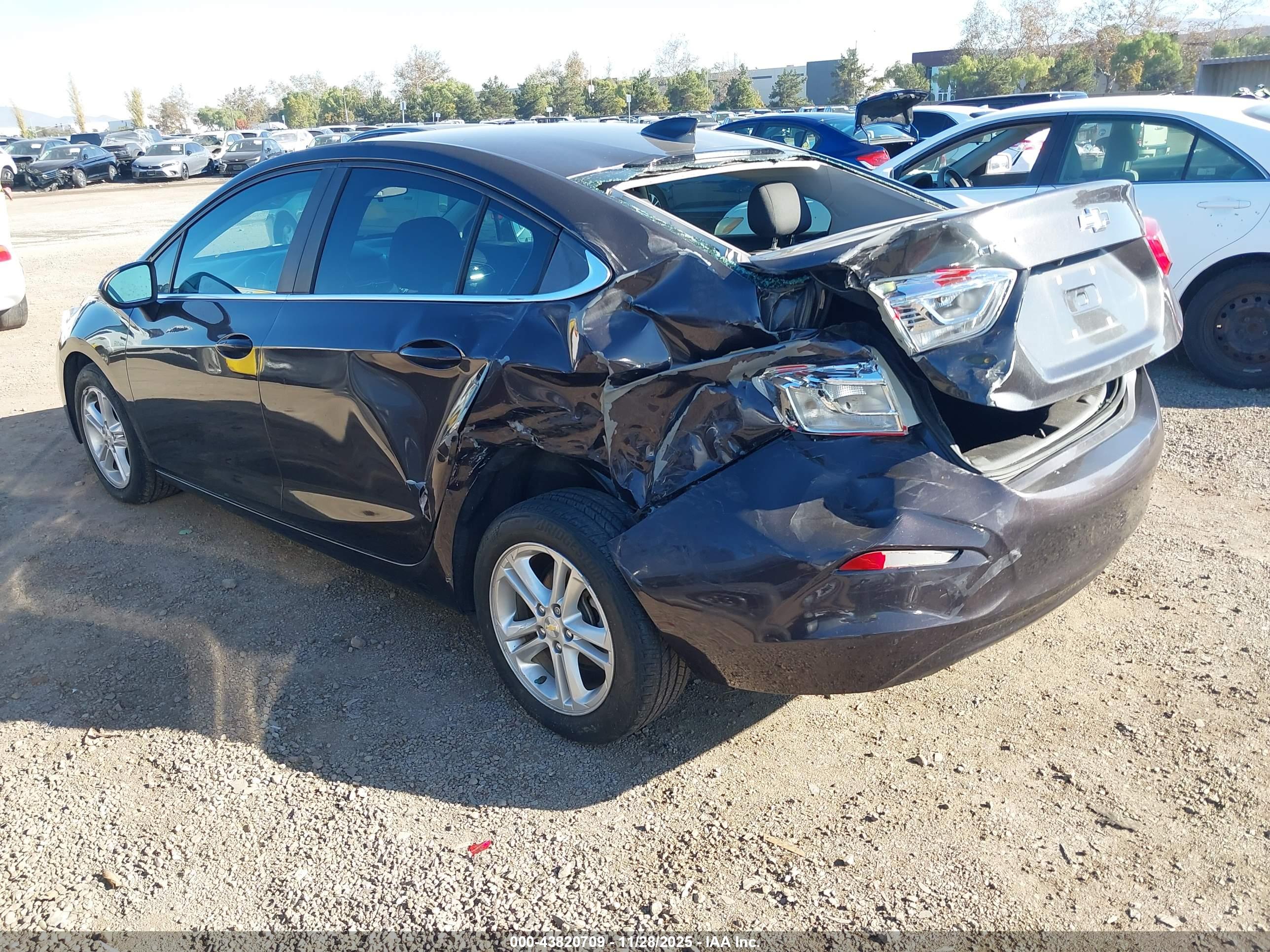 CHEVROLET CRUZE image 3
