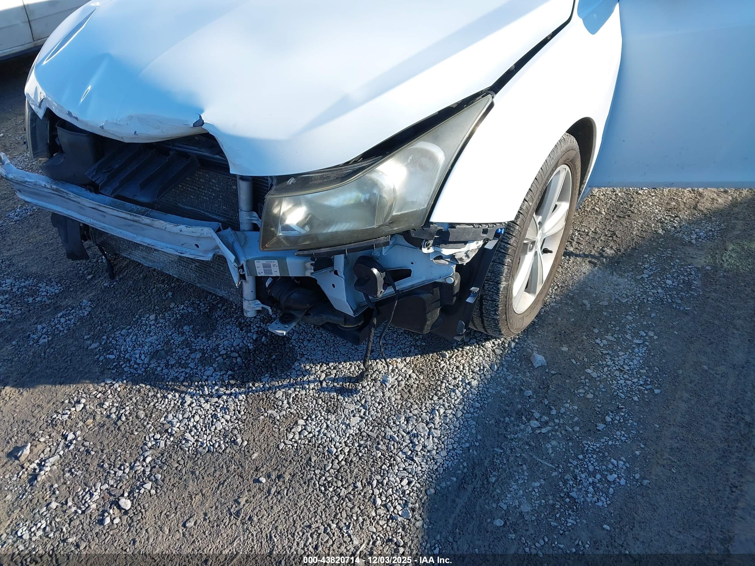 CHEVROLET CRUZE image 6
