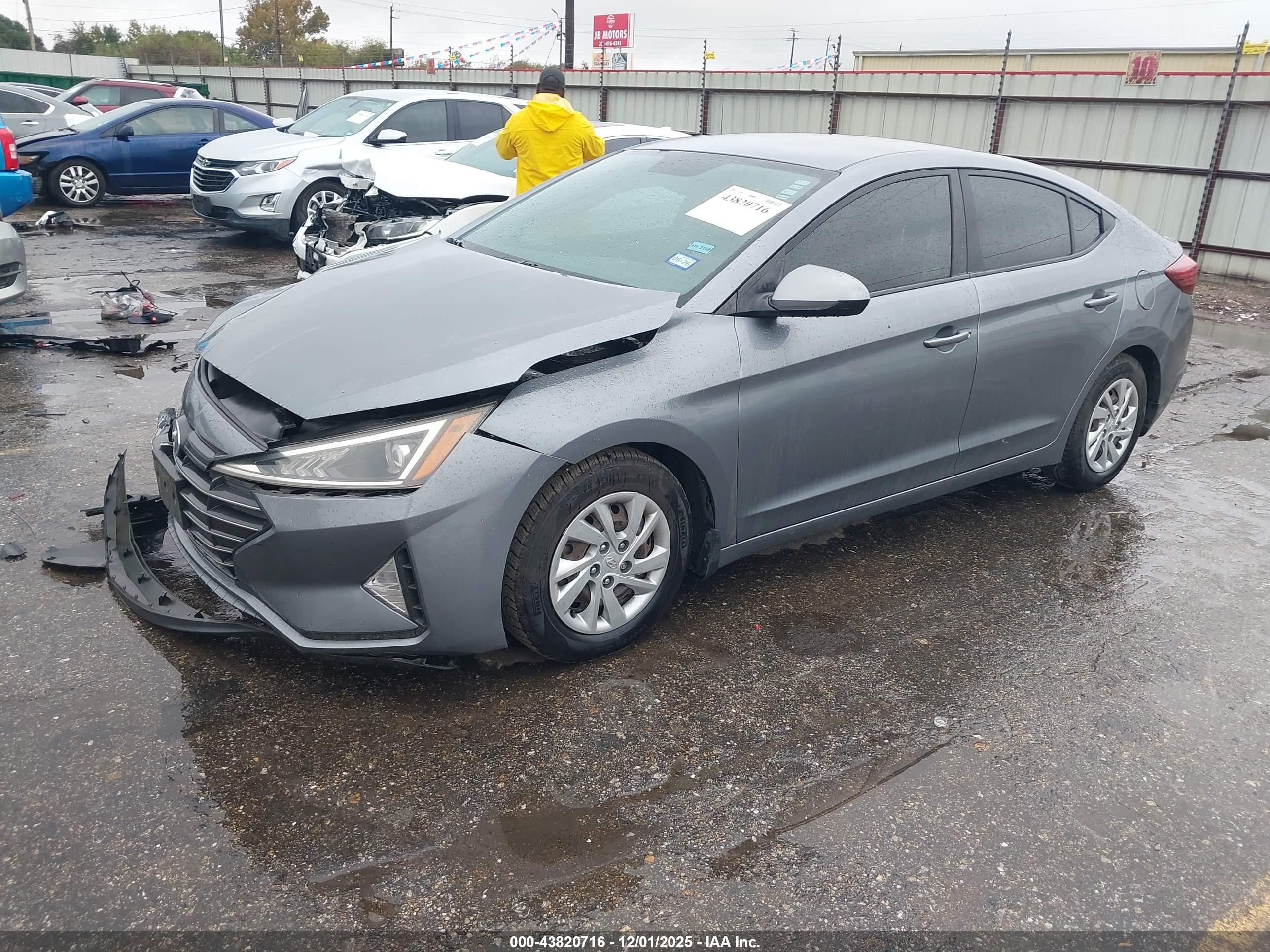 HYUNDAI ELANTRA image 2