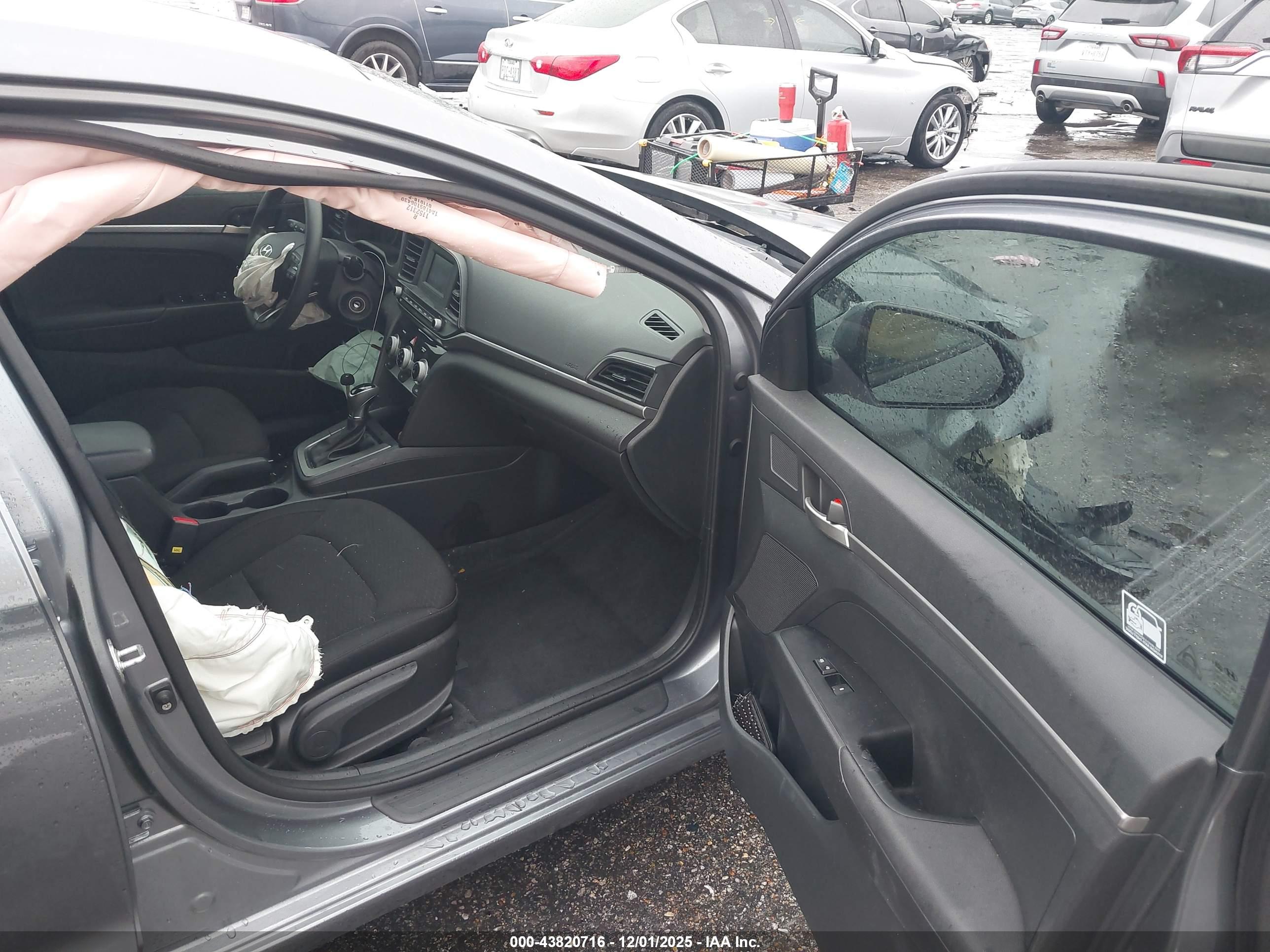 HYUNDAI ELANTRA image 5