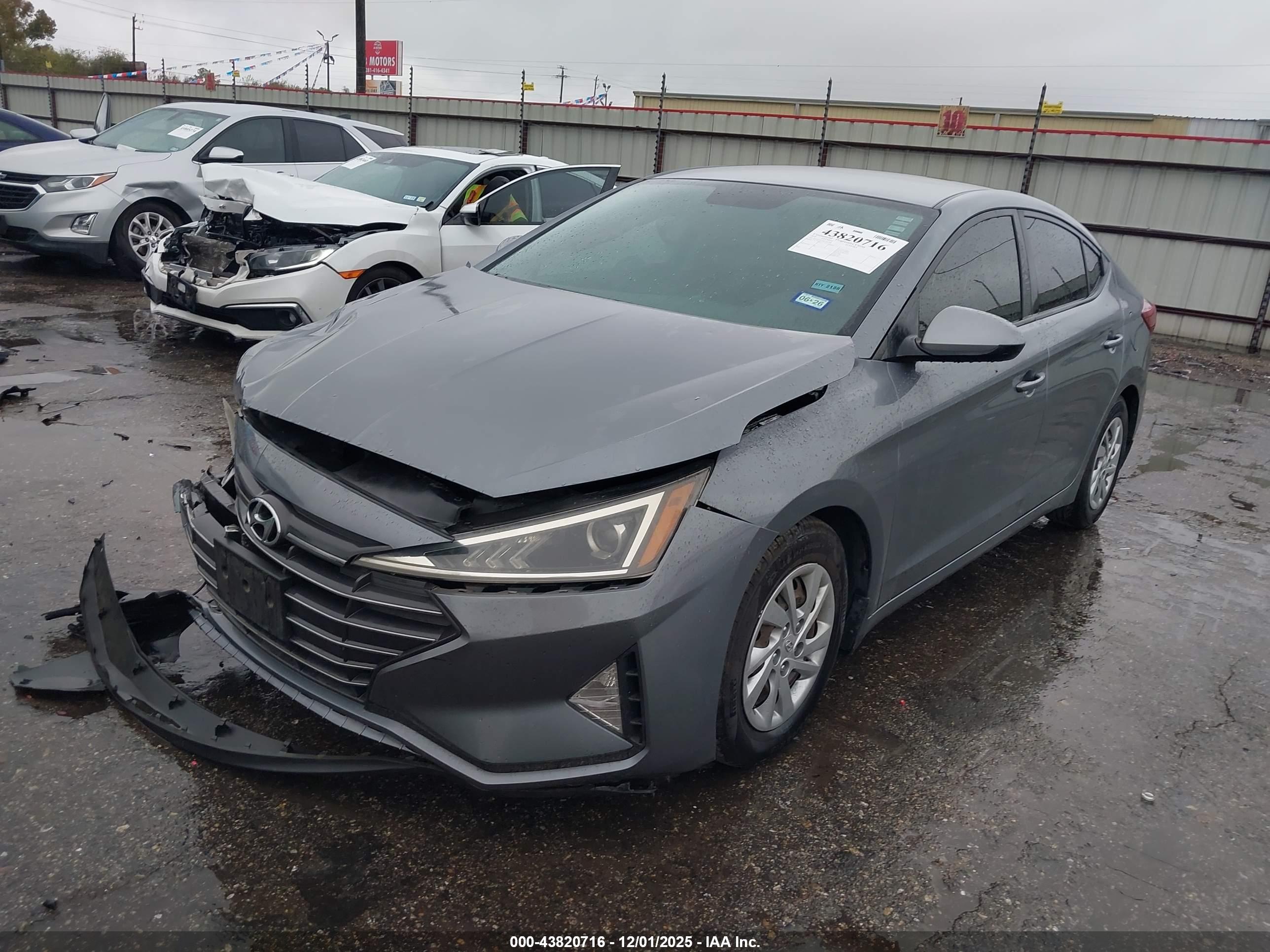 HYUNDAI ELANTRA image 6
