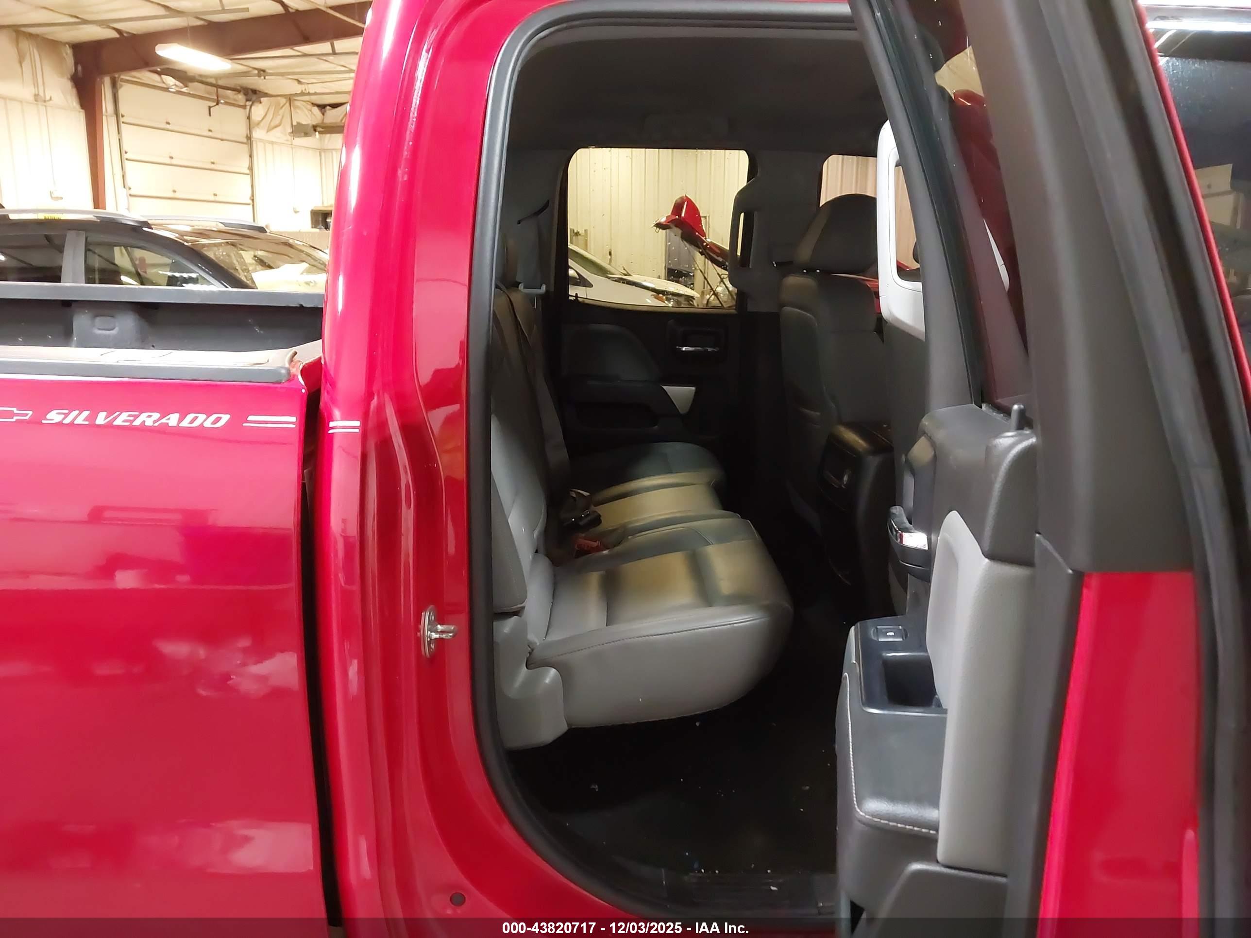 CHEVROLET SILVERADO image 8