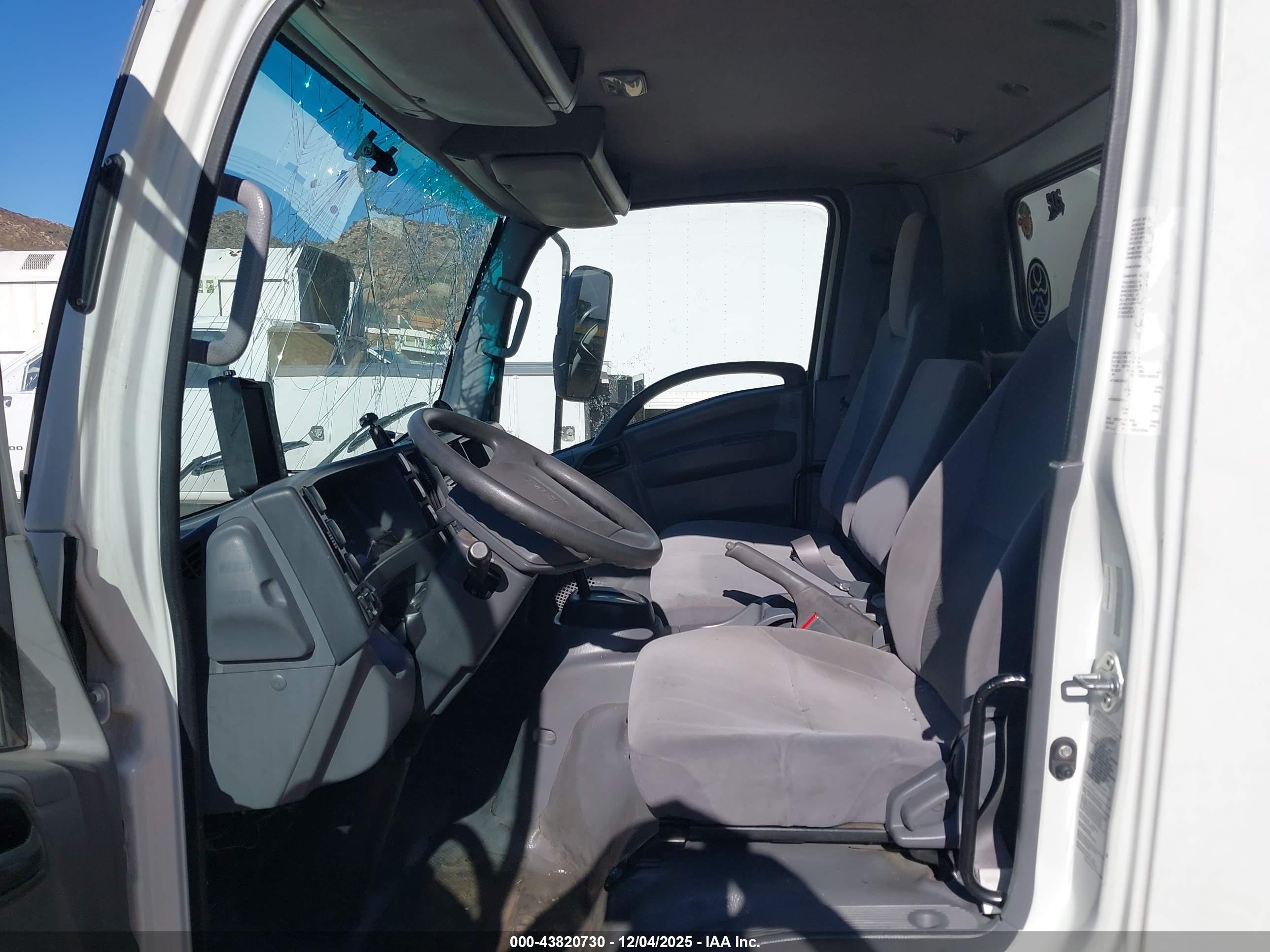 ISUZU NPR image 5