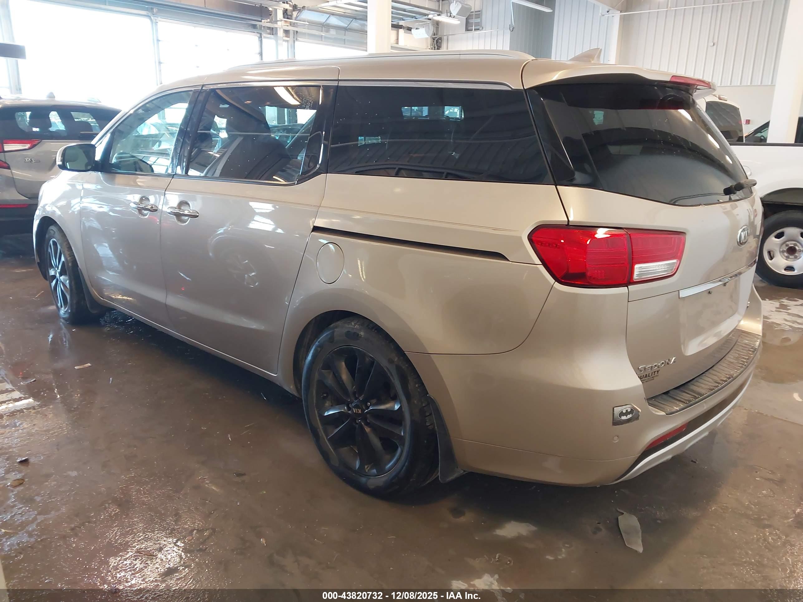 KIA SEDONA image 3