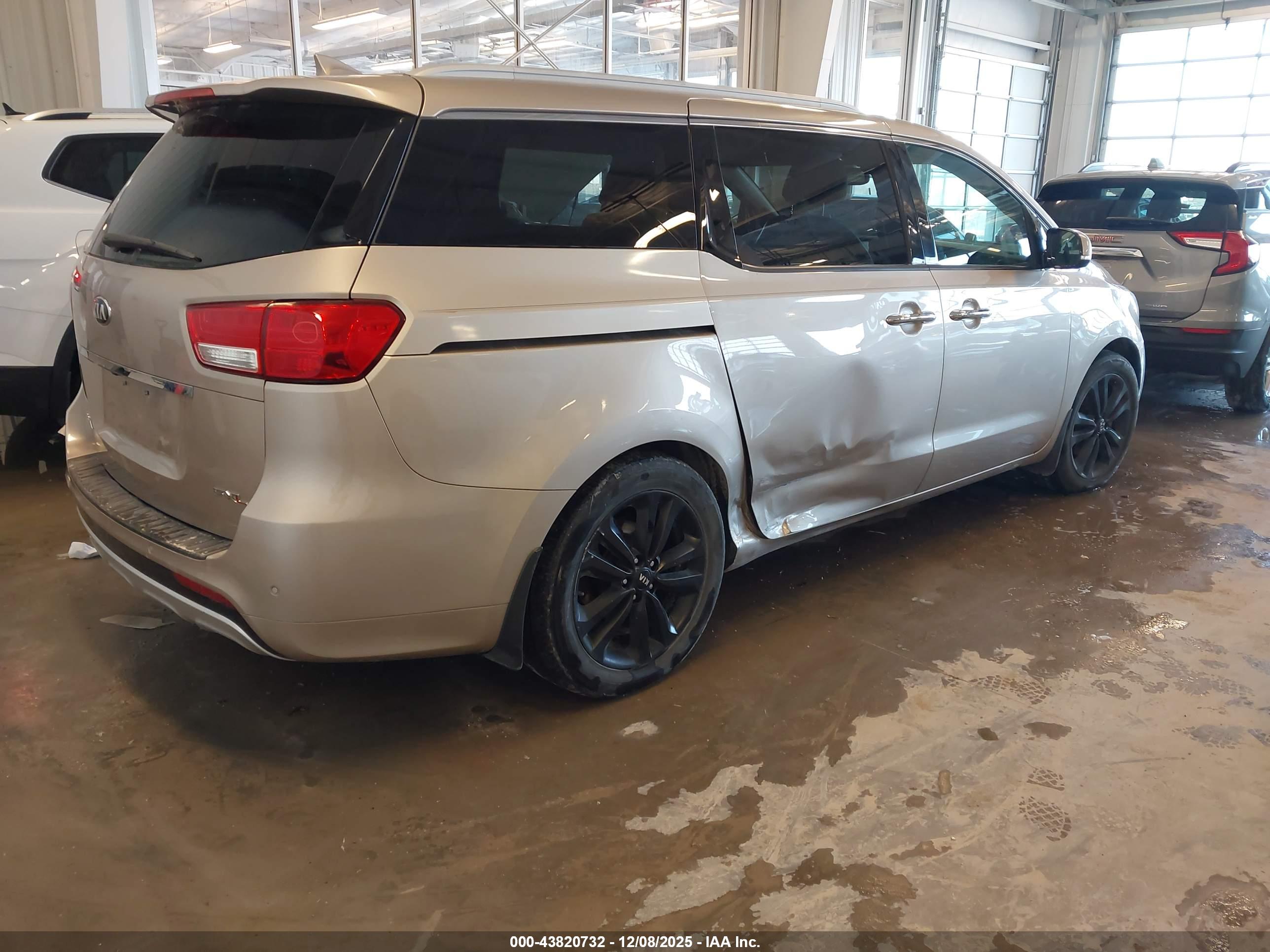 KIA SEDONA image 4