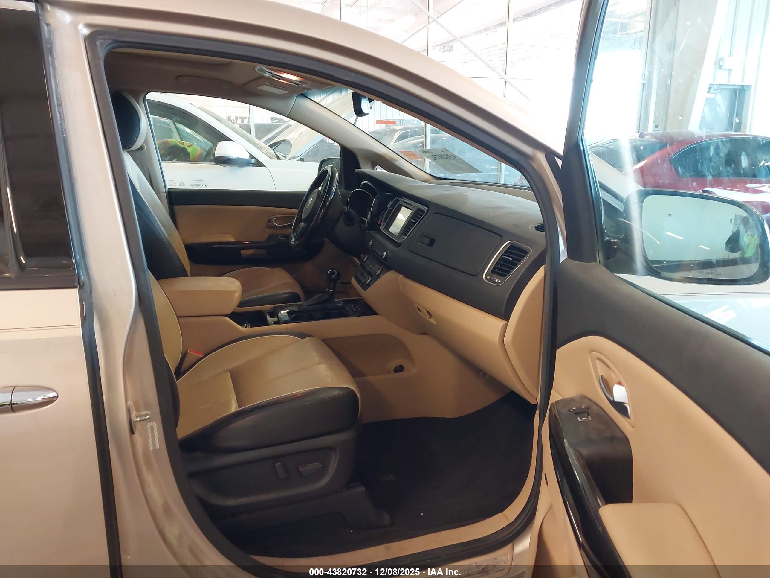 KIA SEDONA image 5