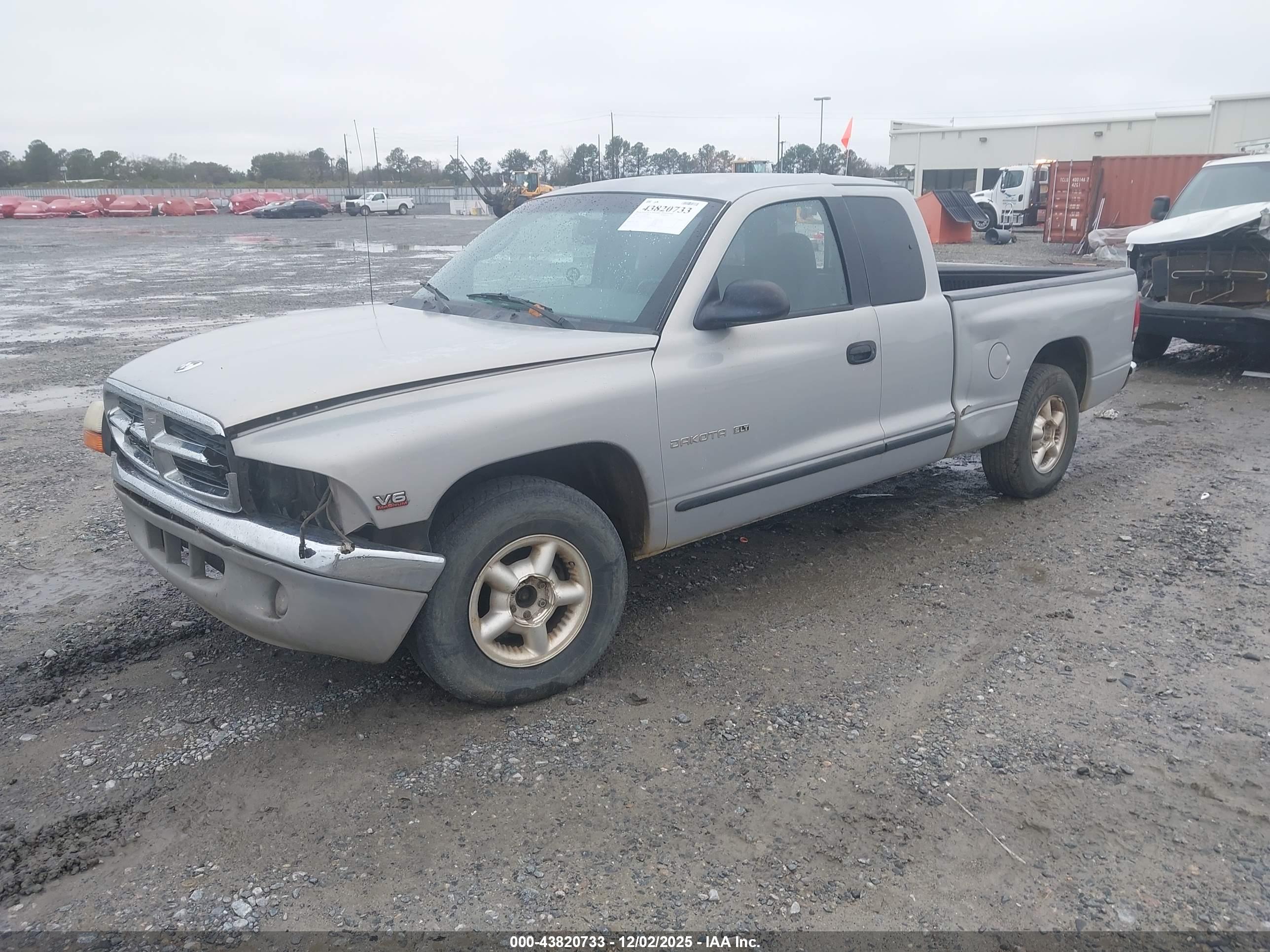 DODGE DAKOTA image 2