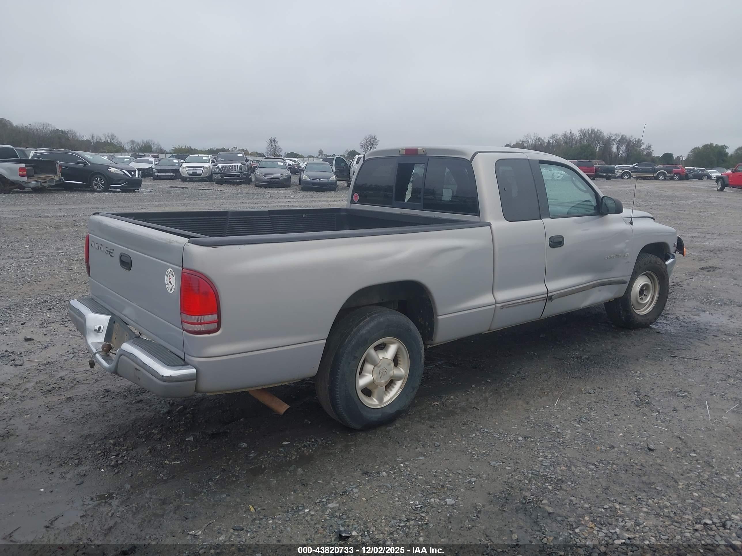 DODGE DAKOTA image 4