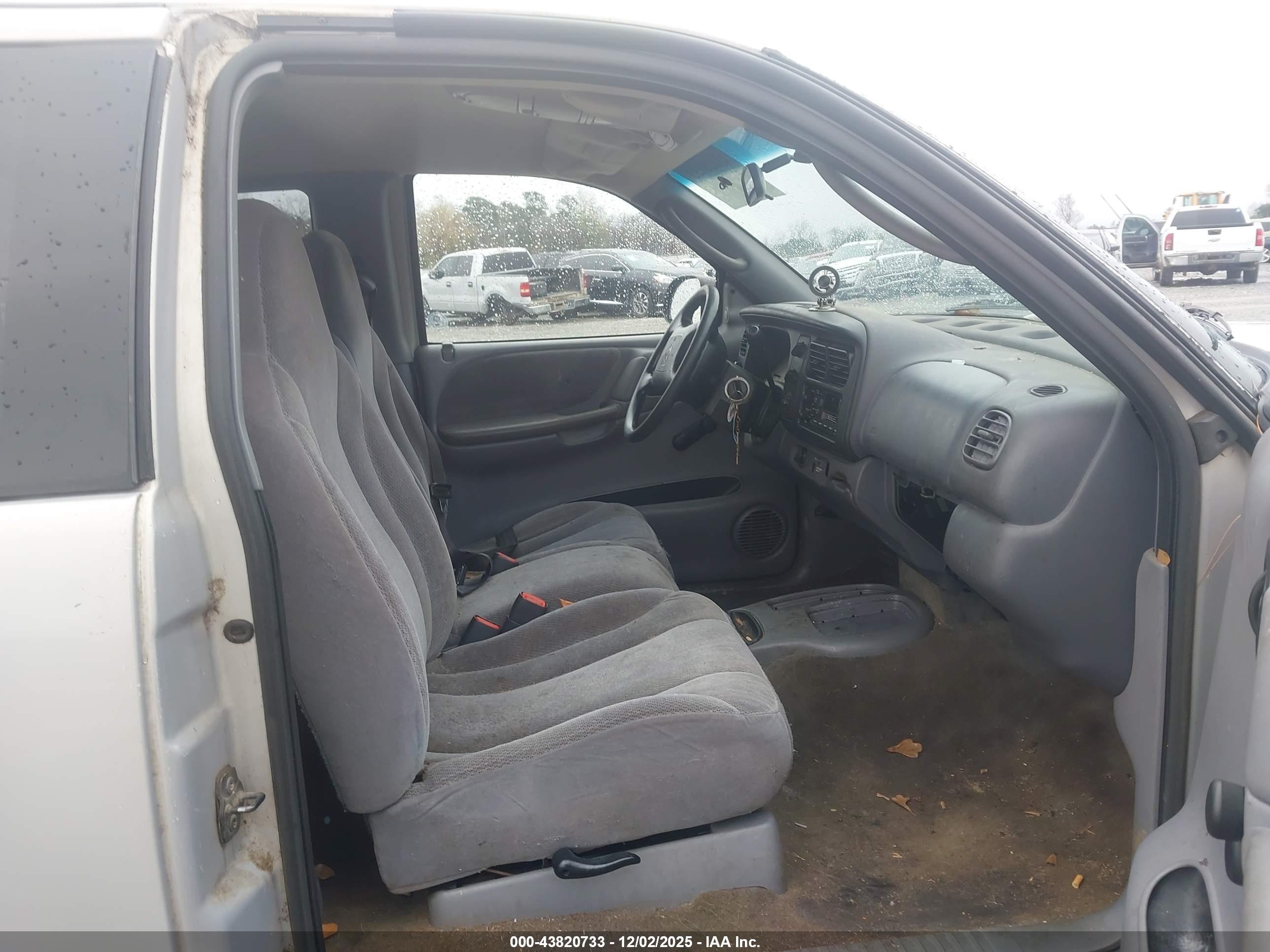 DODGE DAKOTA image 5