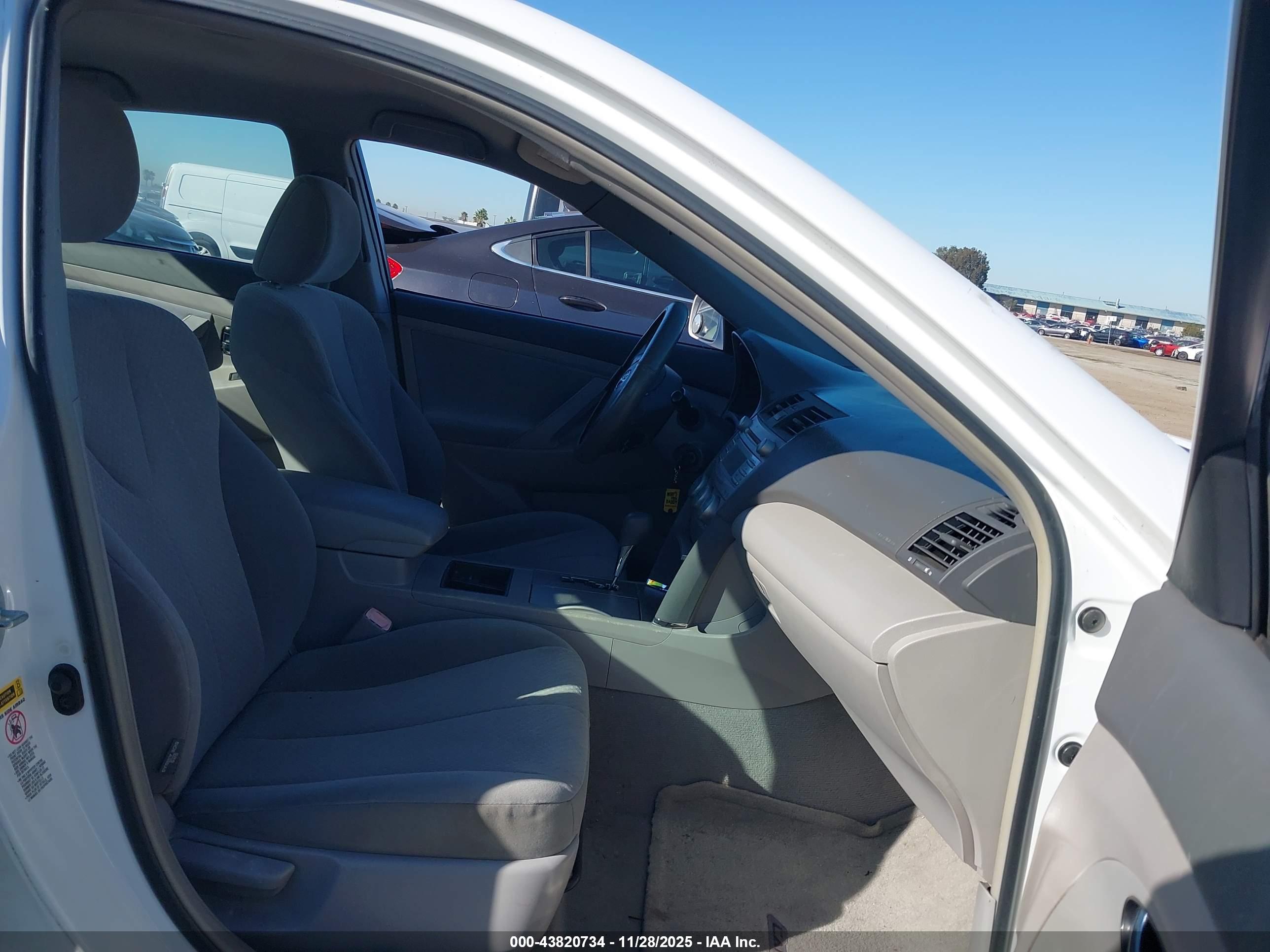 TOYOTA CAMRY image 5