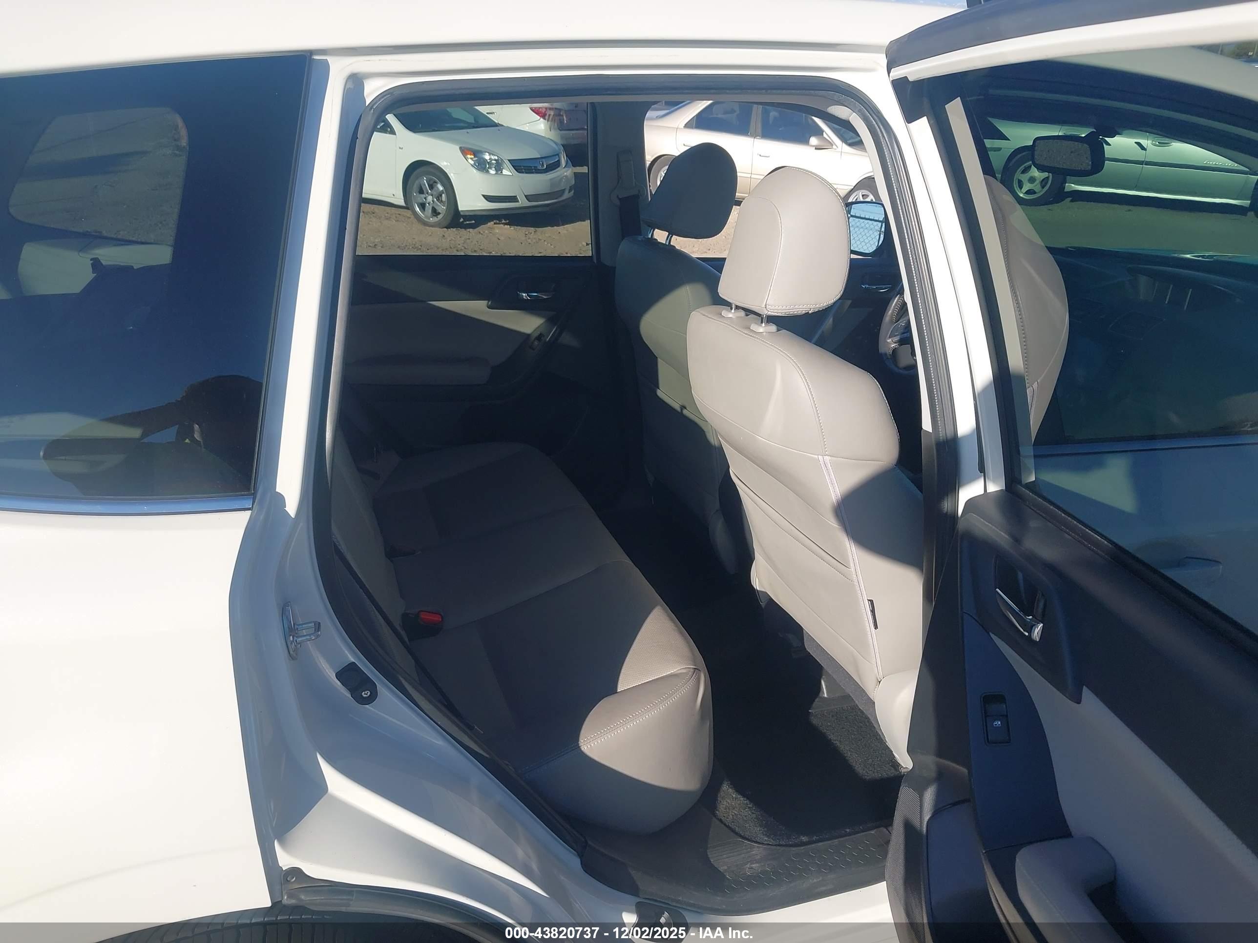 SUBARU FORESTER image 8