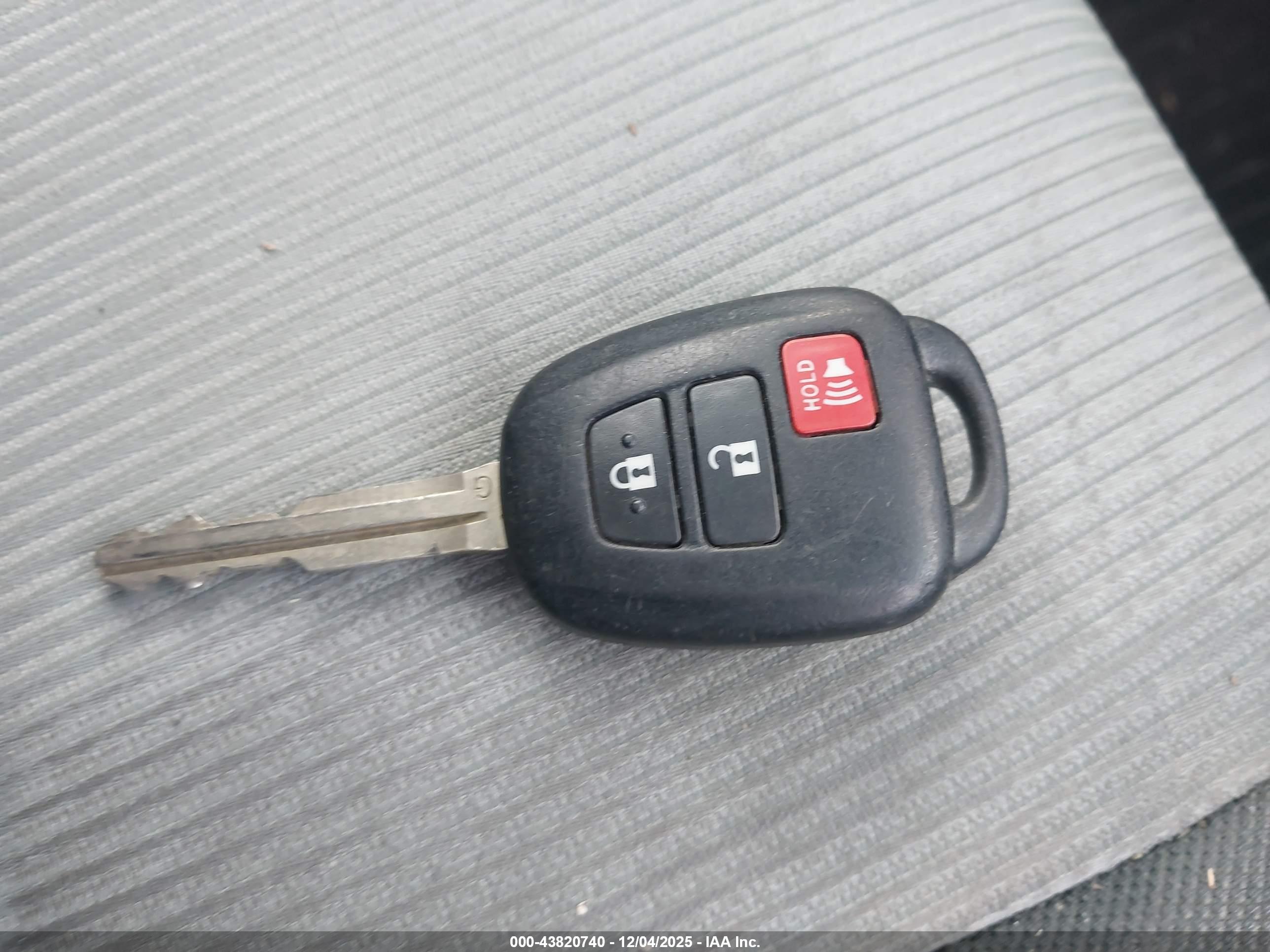 TOYOTA PRIUS image 11