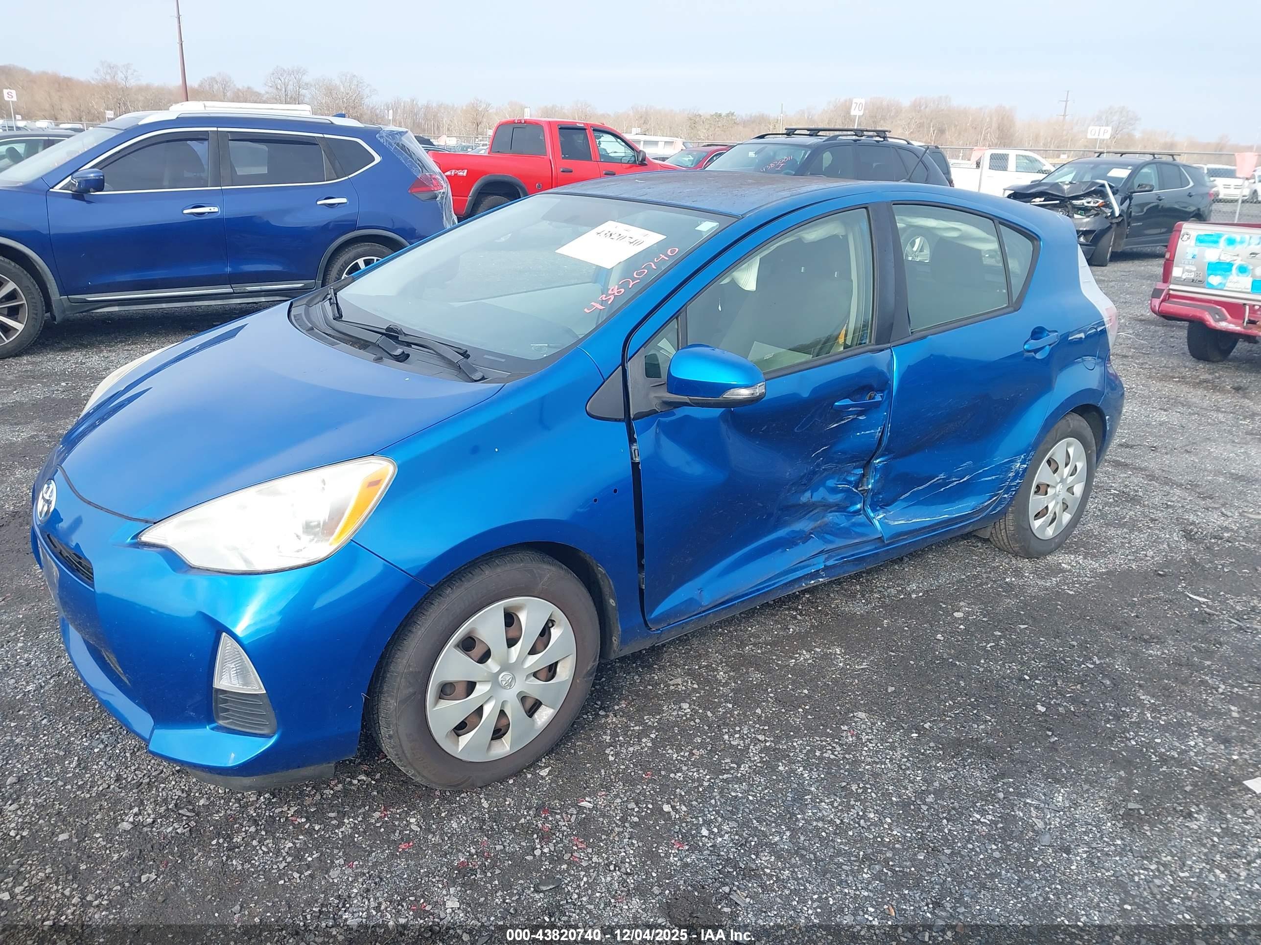TOYOTA PRIUS image 2
