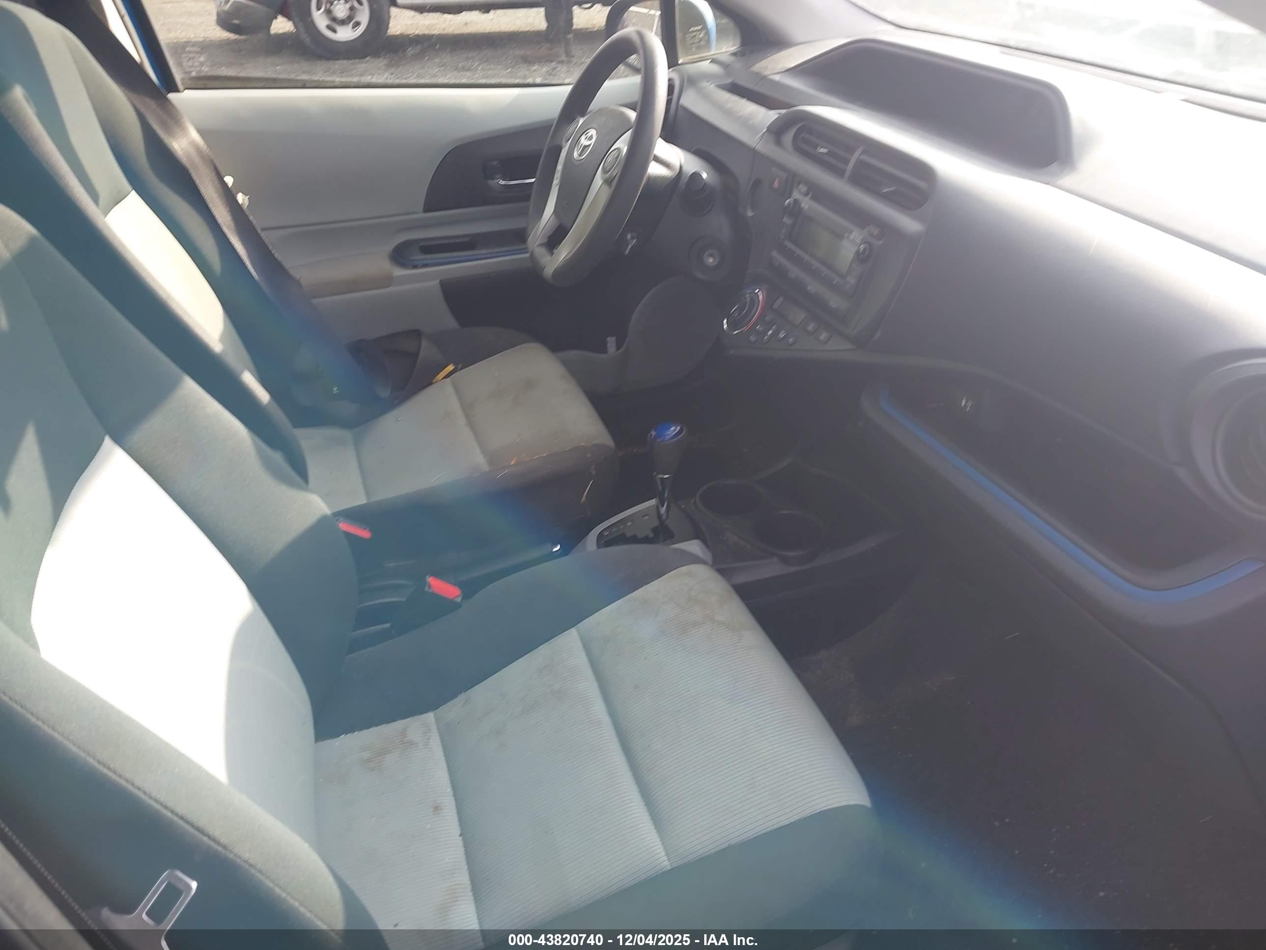 TOYOTA PRIUS image 5