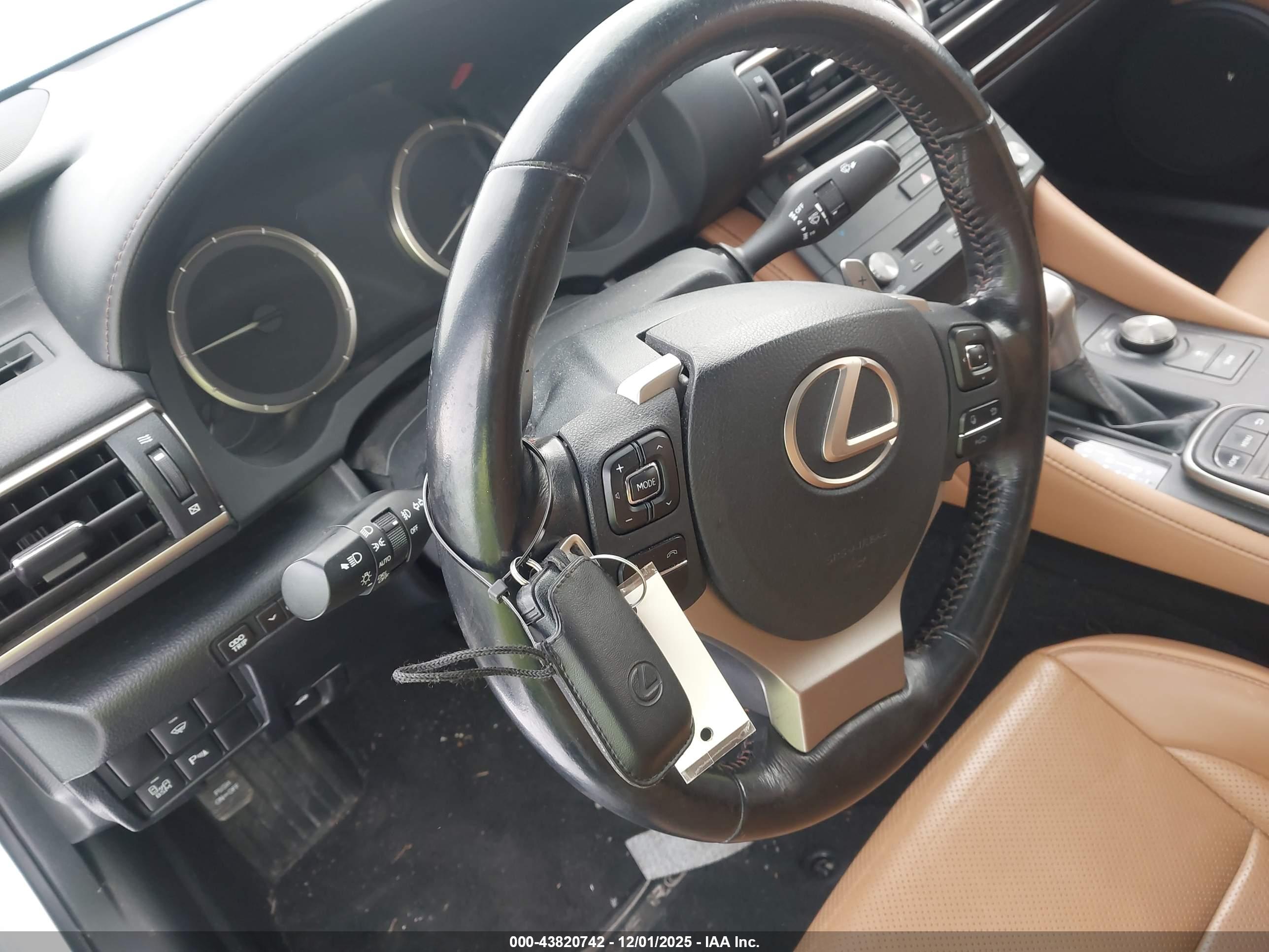 LEXUS RC image 11