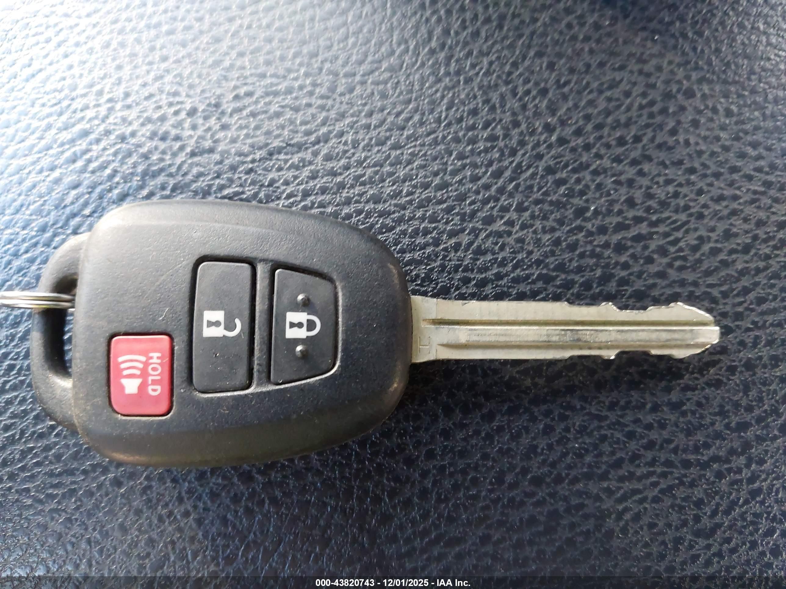TOYOTA RAV4 image 11