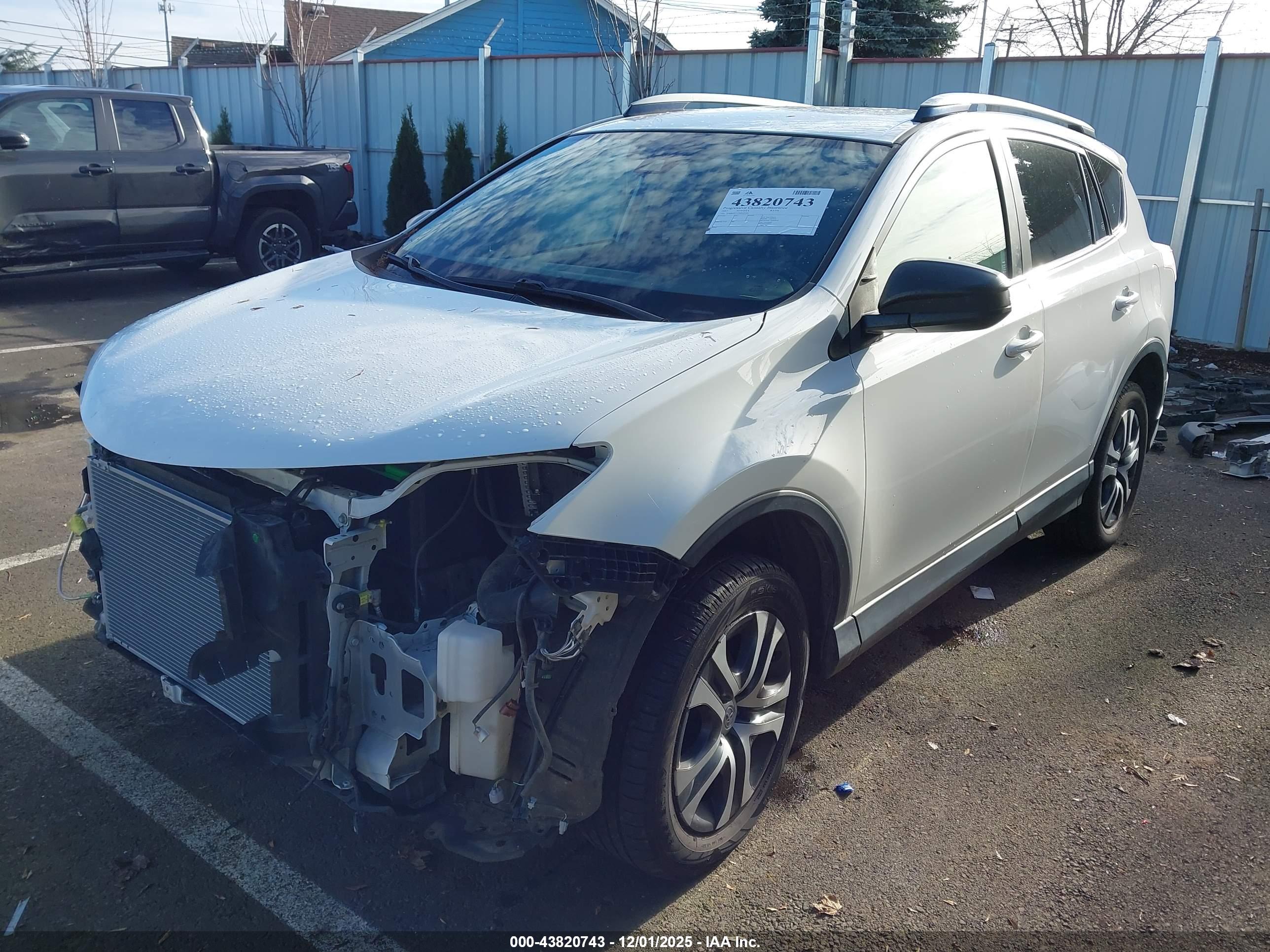 TOYOTA RAV4 image 2