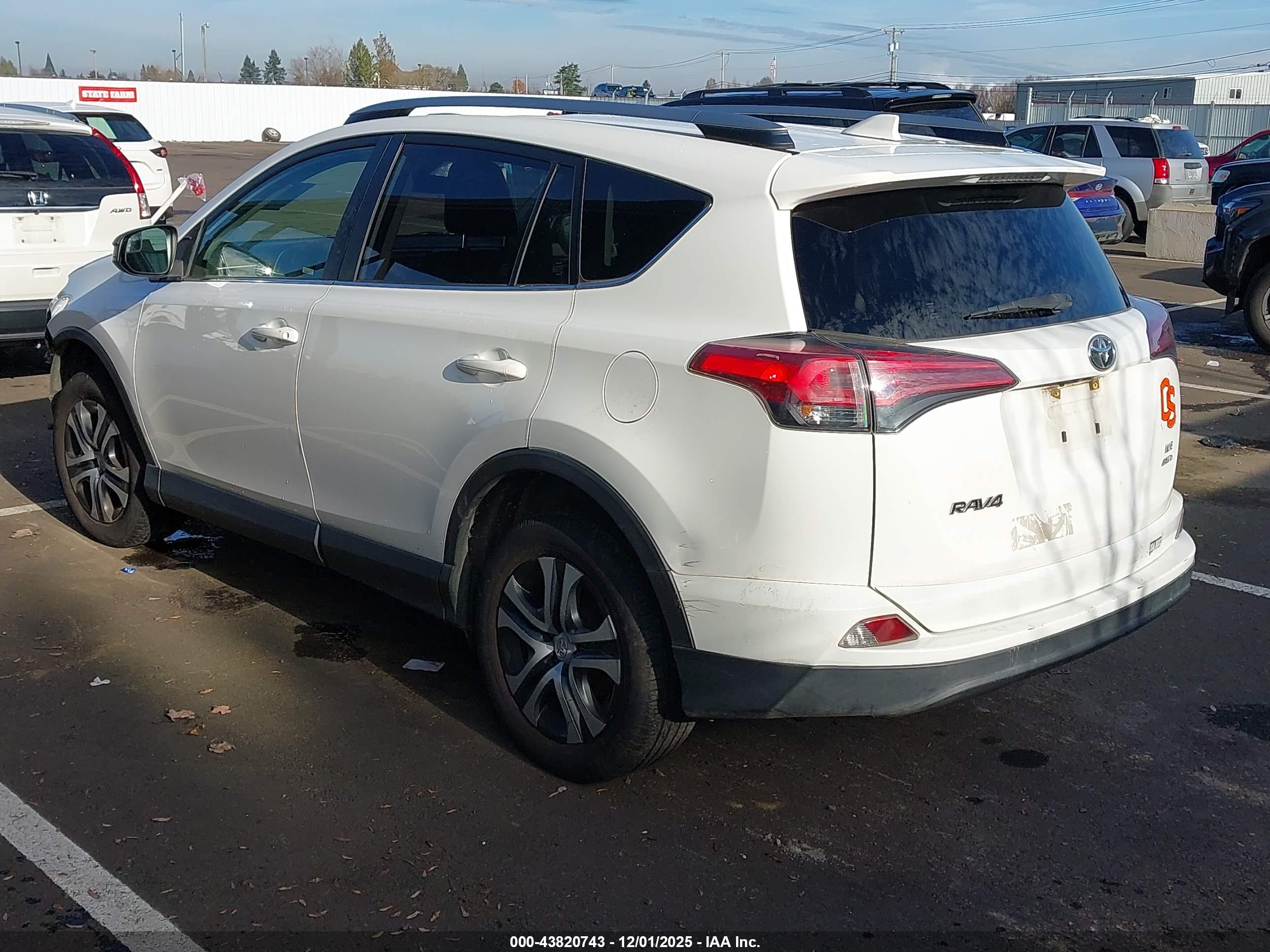 TOYOTA RAV4 image 3