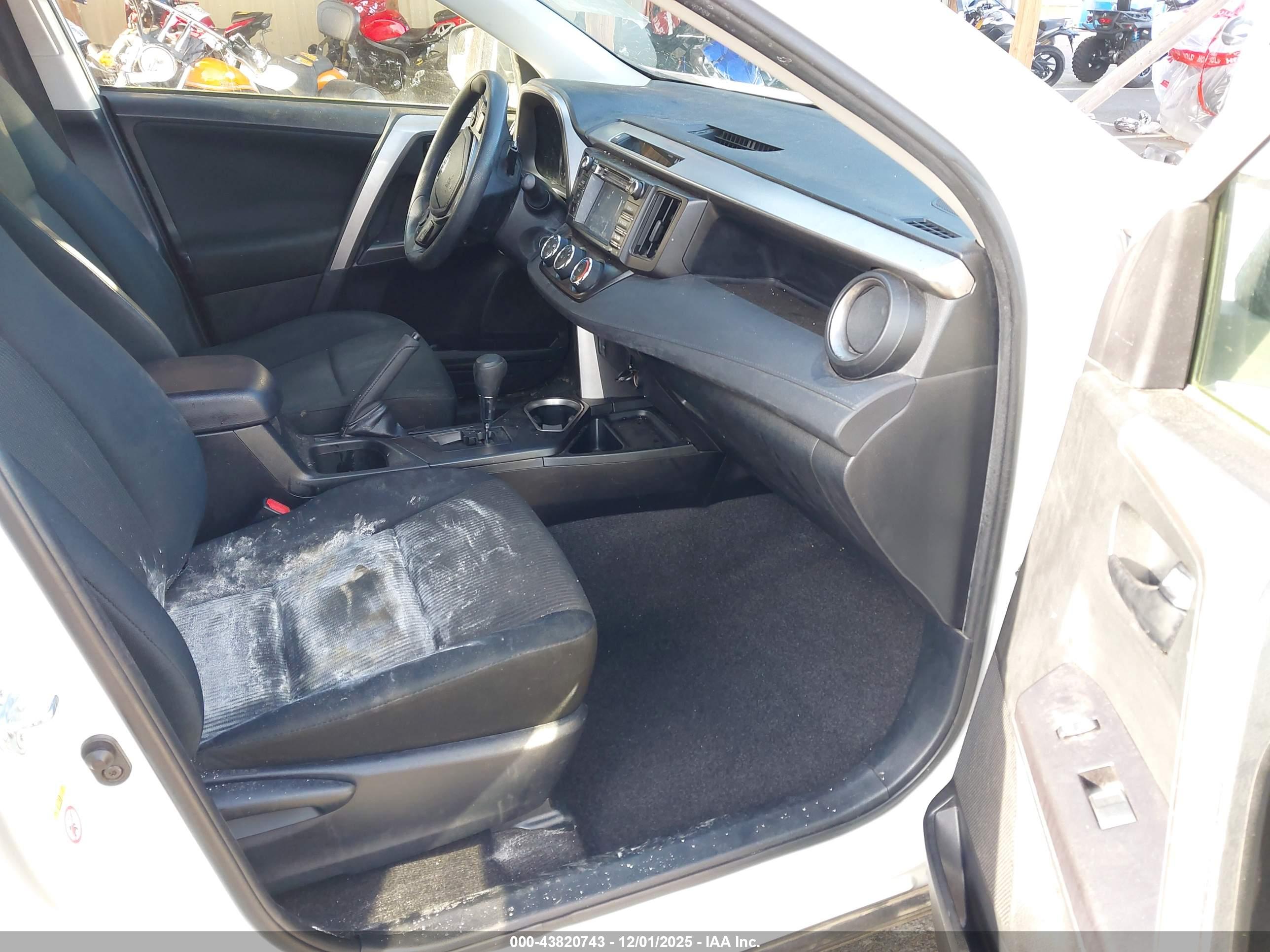TOYOTA RAV4 image 5