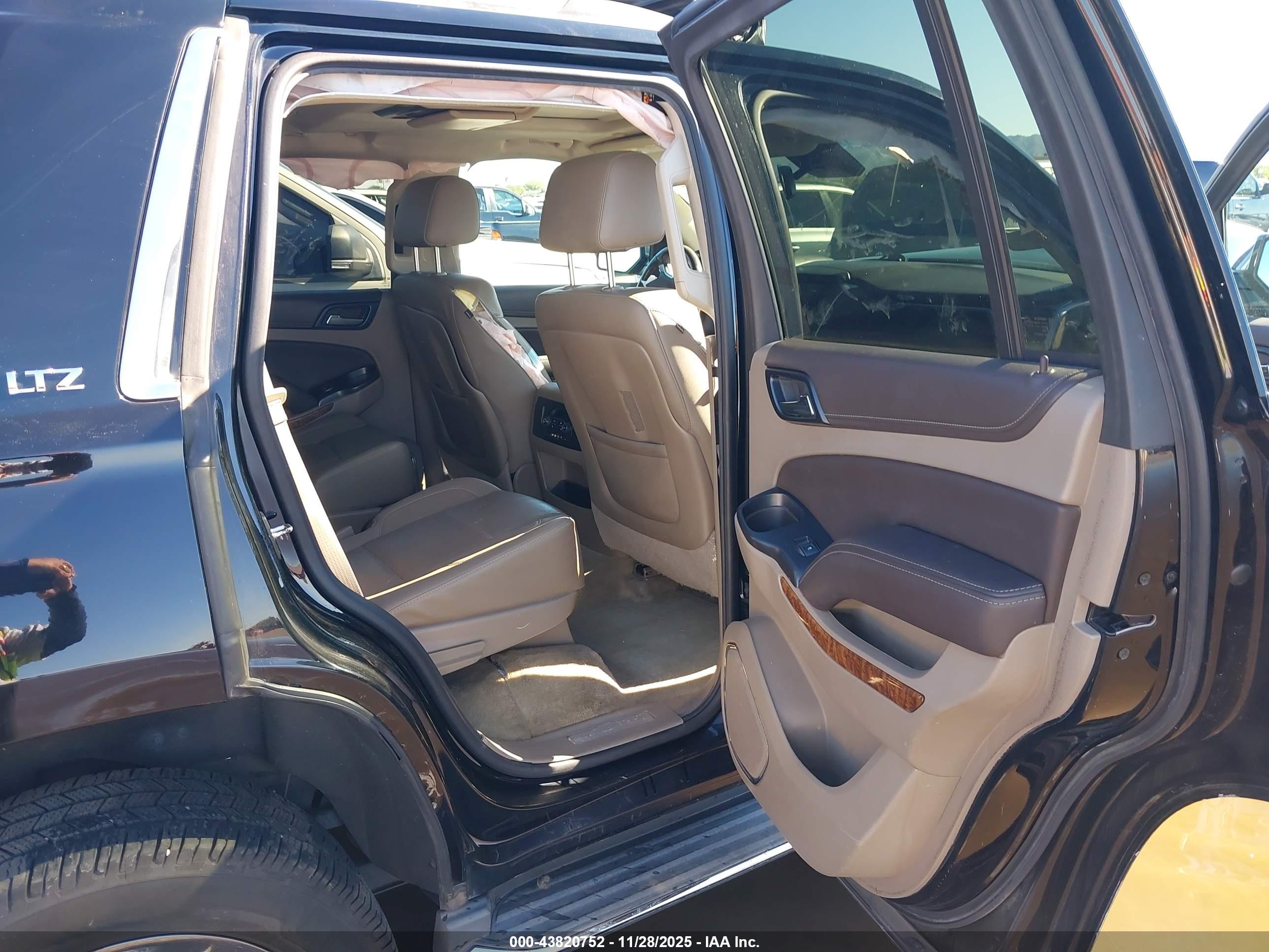 CHEVROLET TAHOE image 8