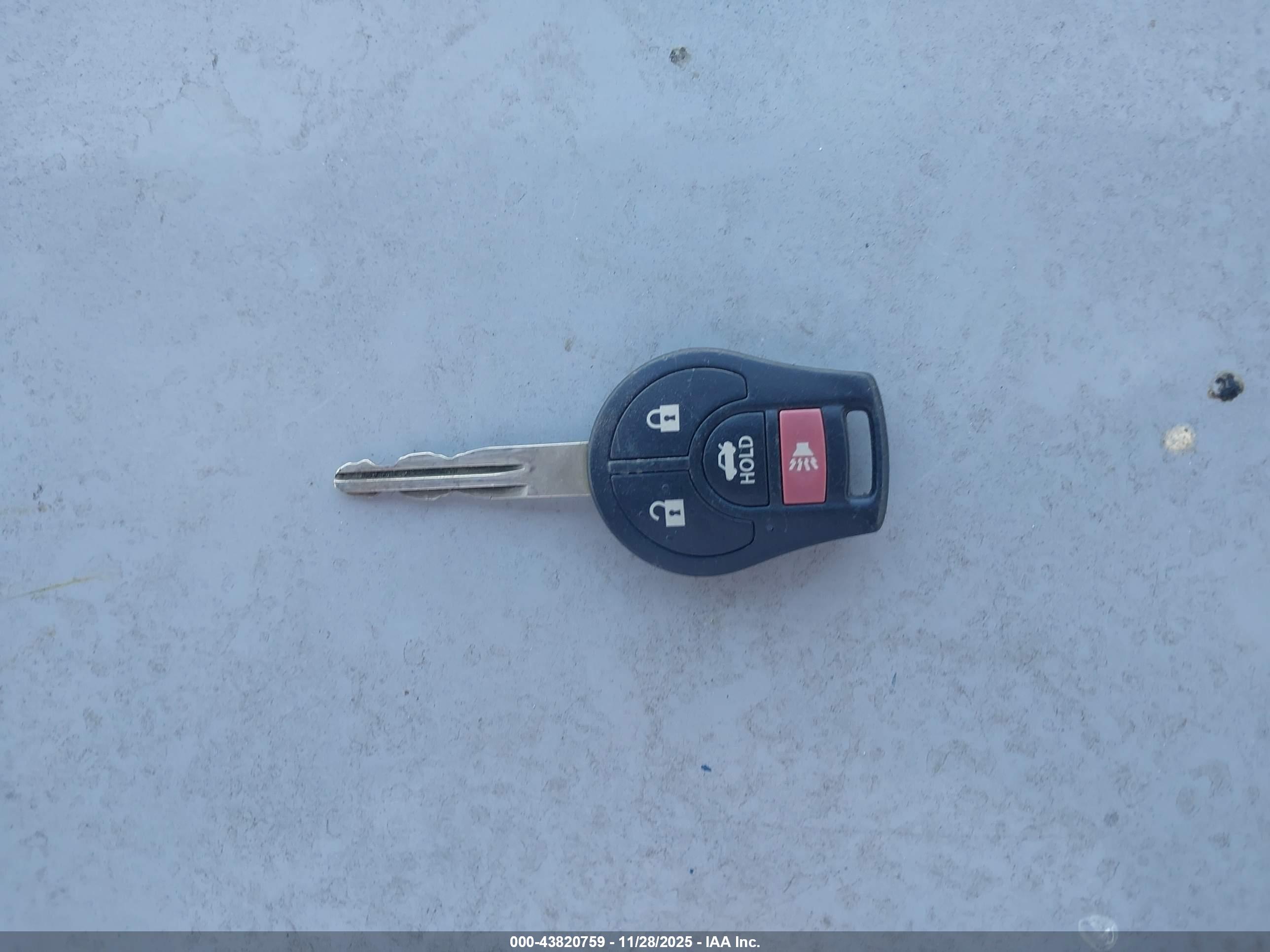 NISSAN VERSA image 11