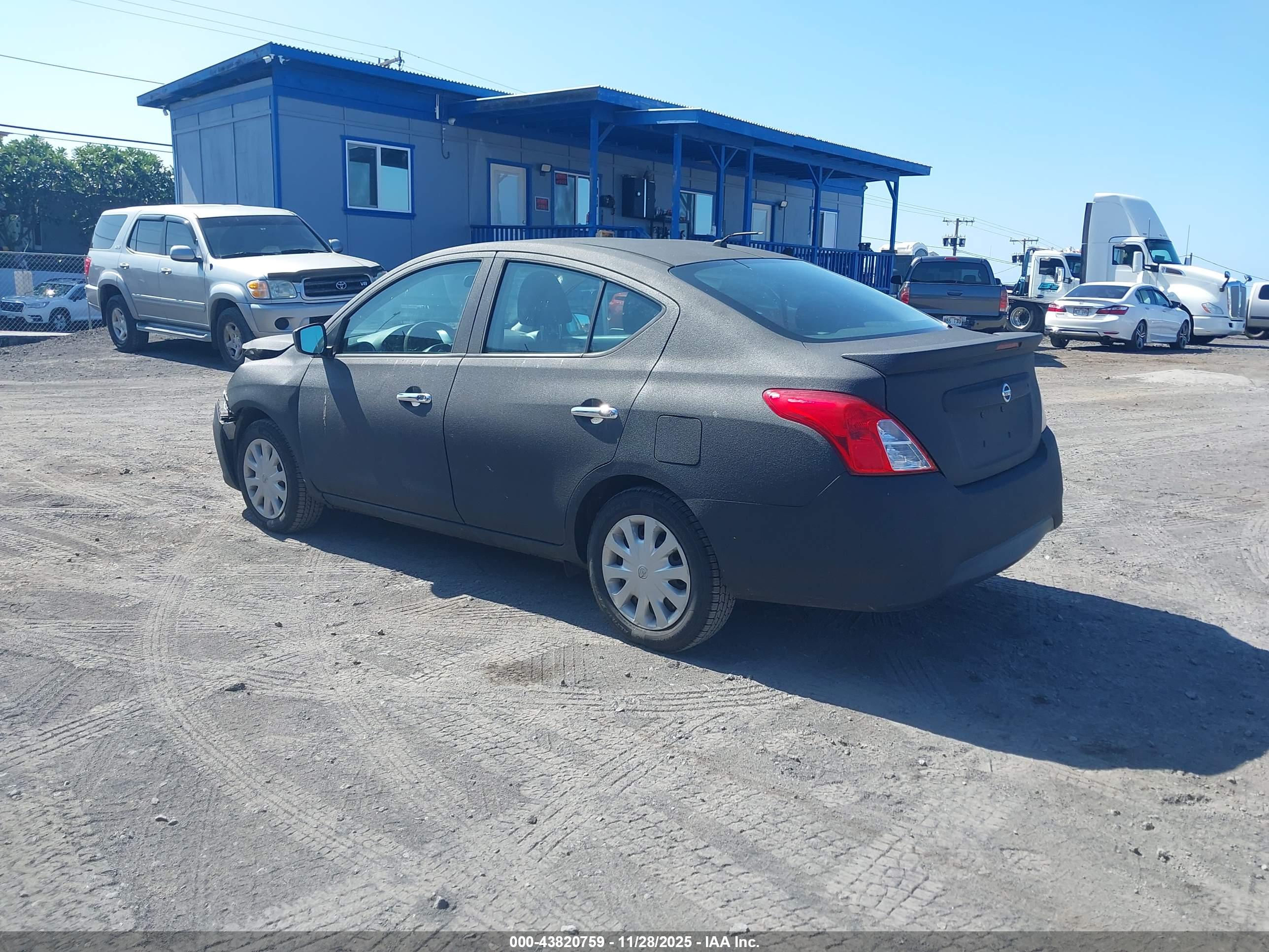NISSAN VERSA image 3