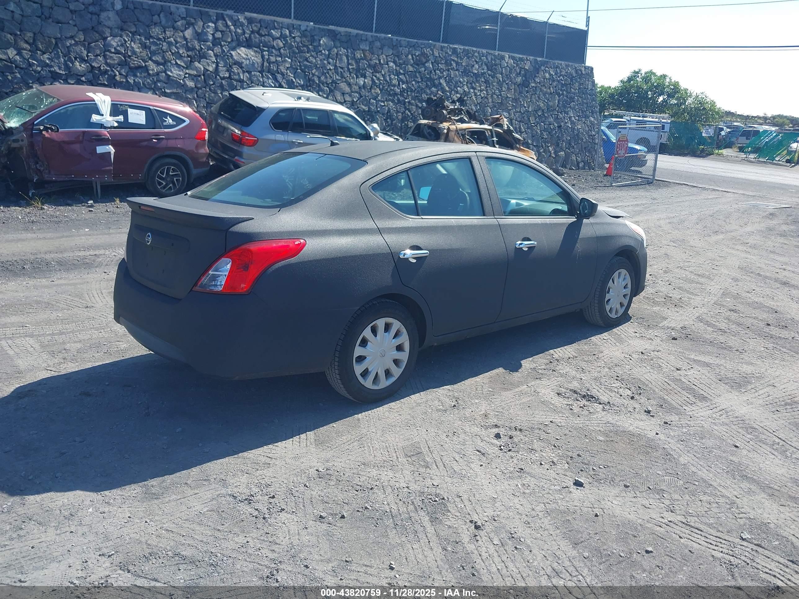 NISSAN VERSA image 4