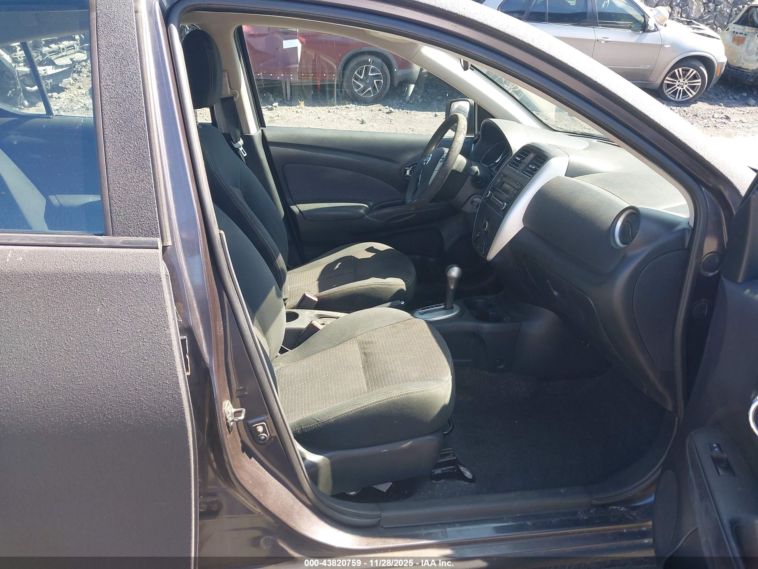 NISSAN VERSA image 5