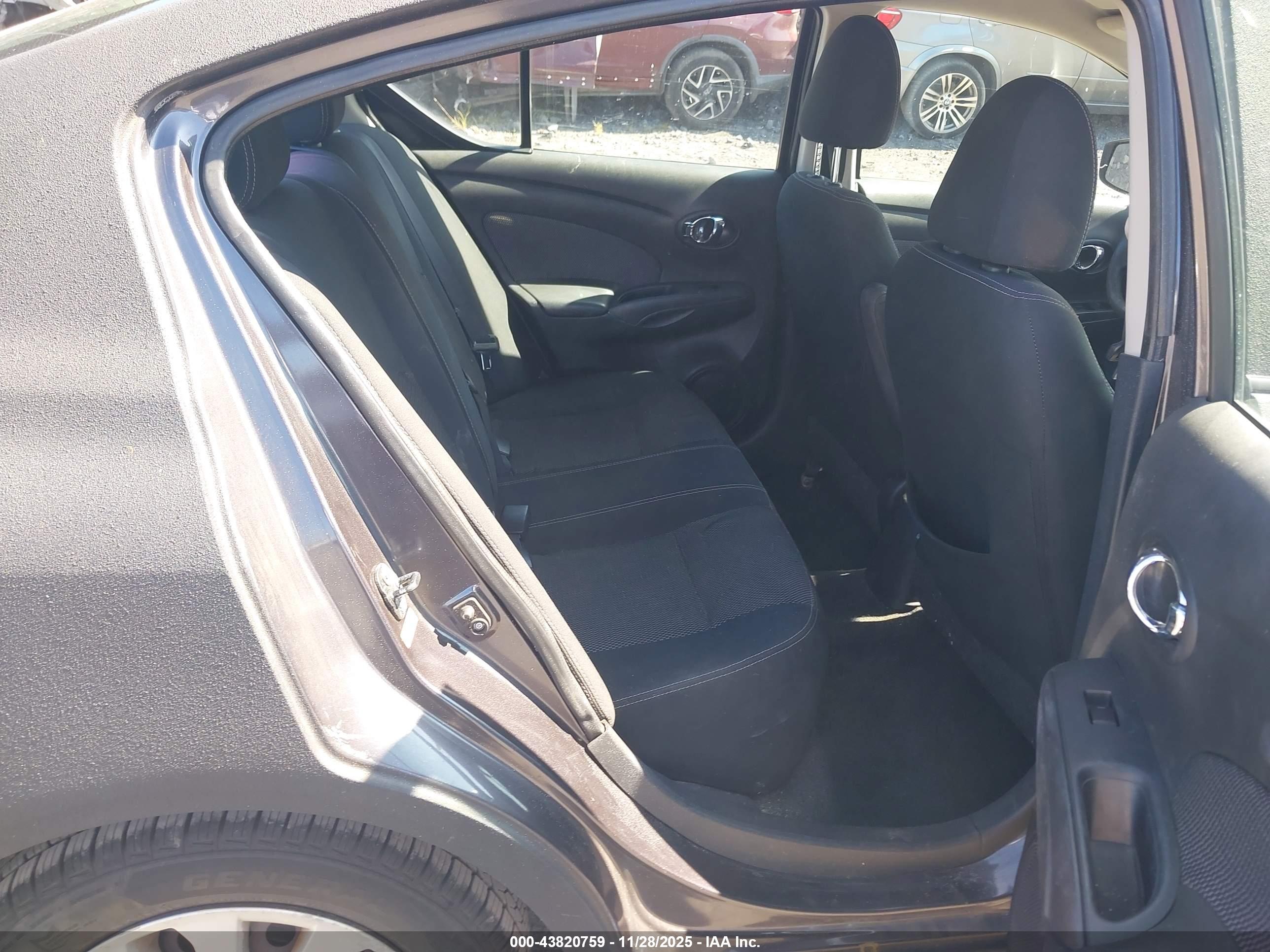 NISSAN VERSA image 8