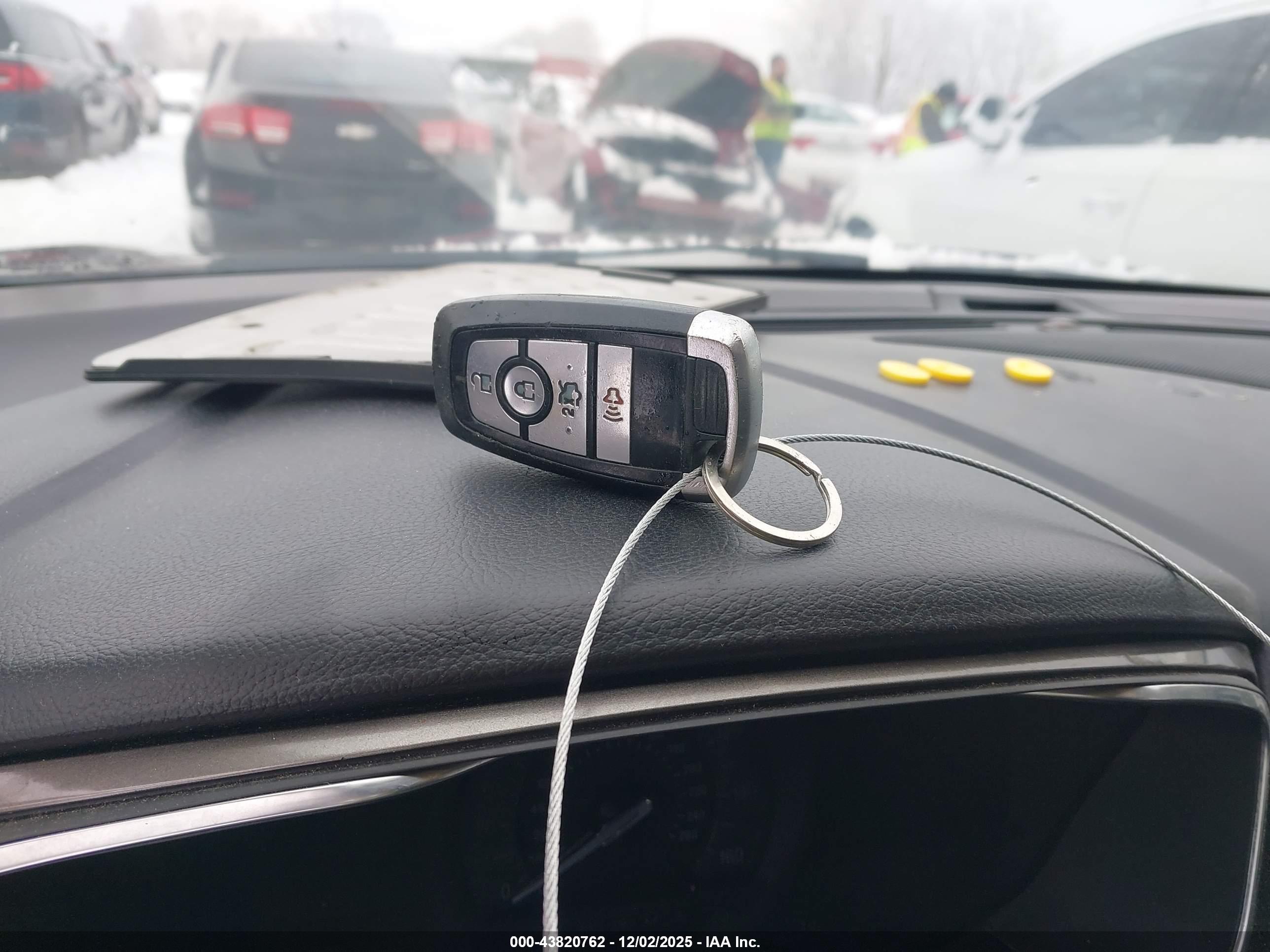 FORD FUSION image 11