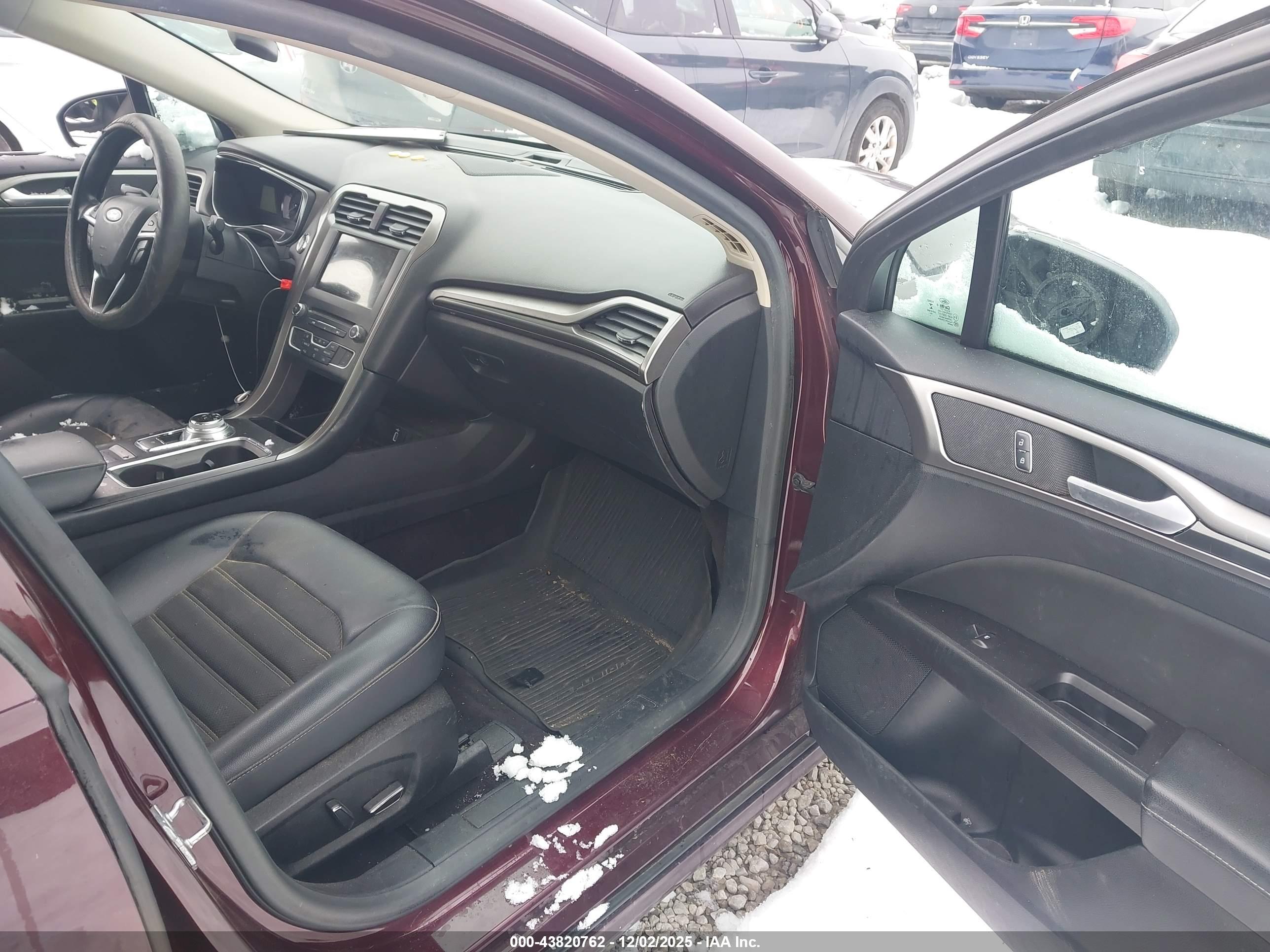 FORD FUSION image 5