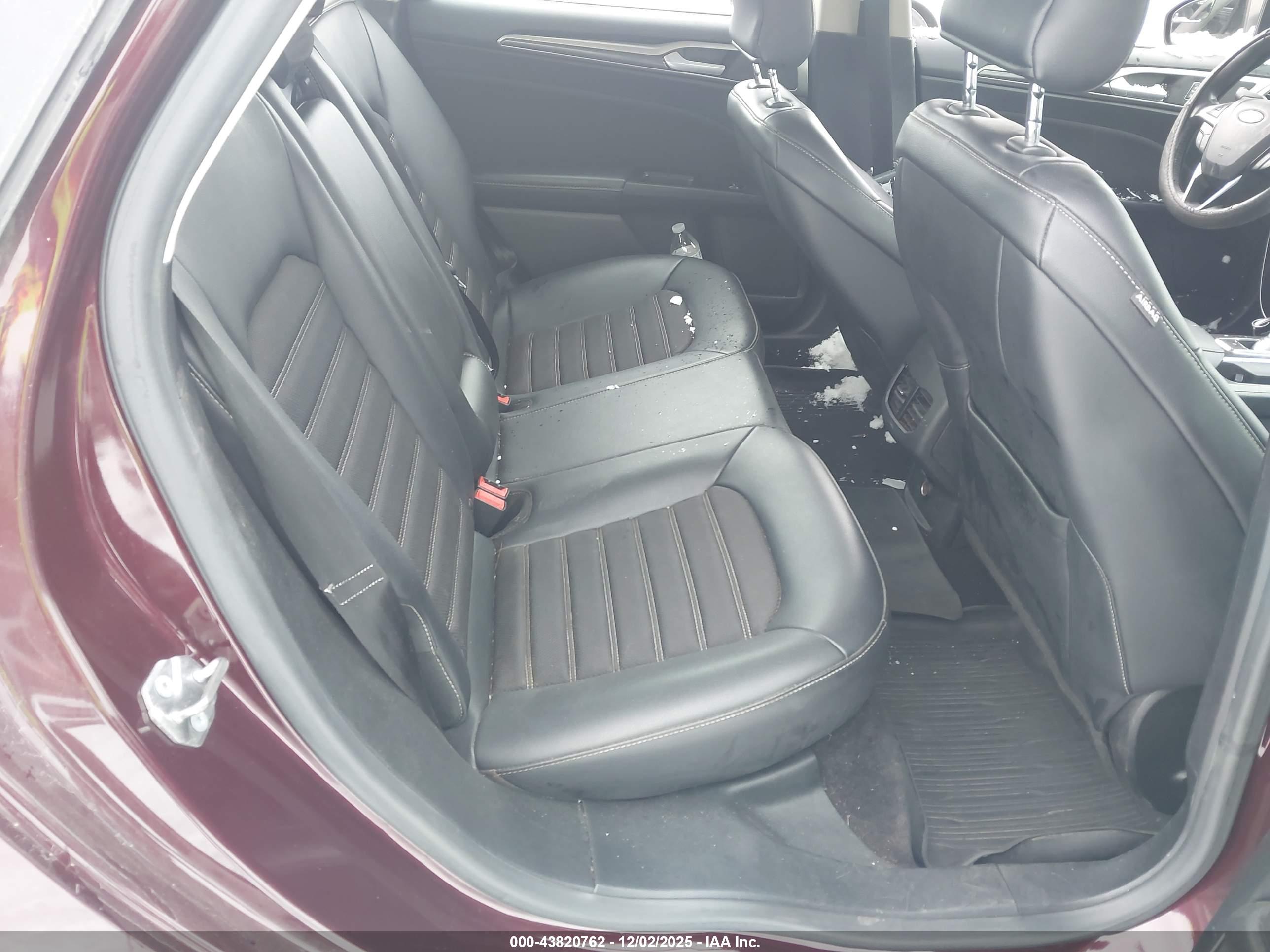 FORD FUSION image 8