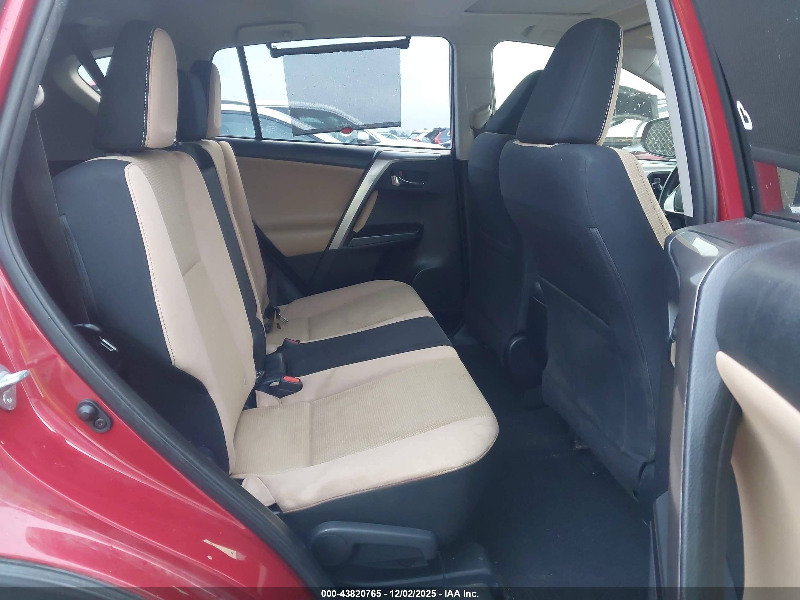 TOYOTA RAV4 image 8