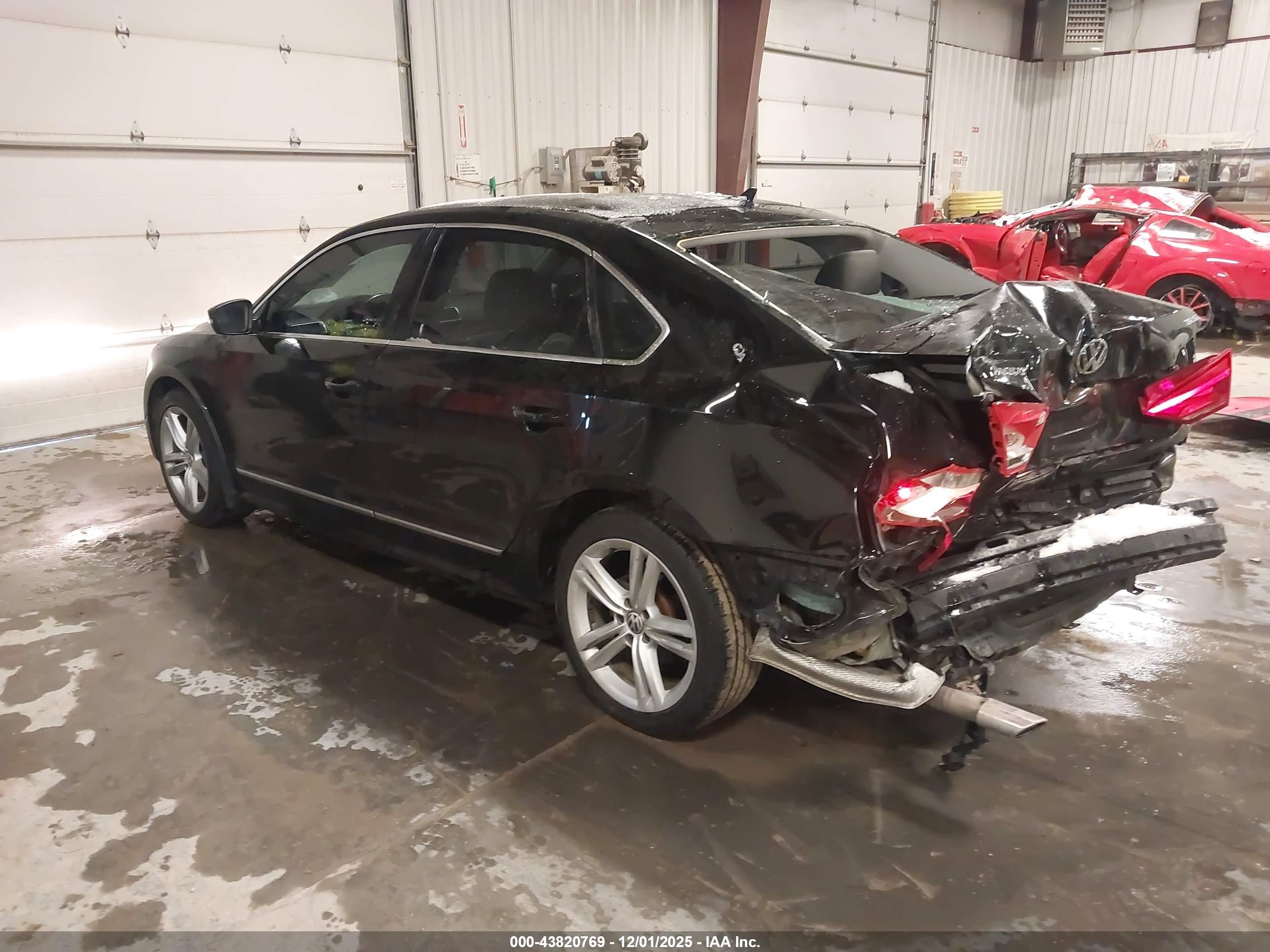 VOLKSWAGEN PASSAT image 3
