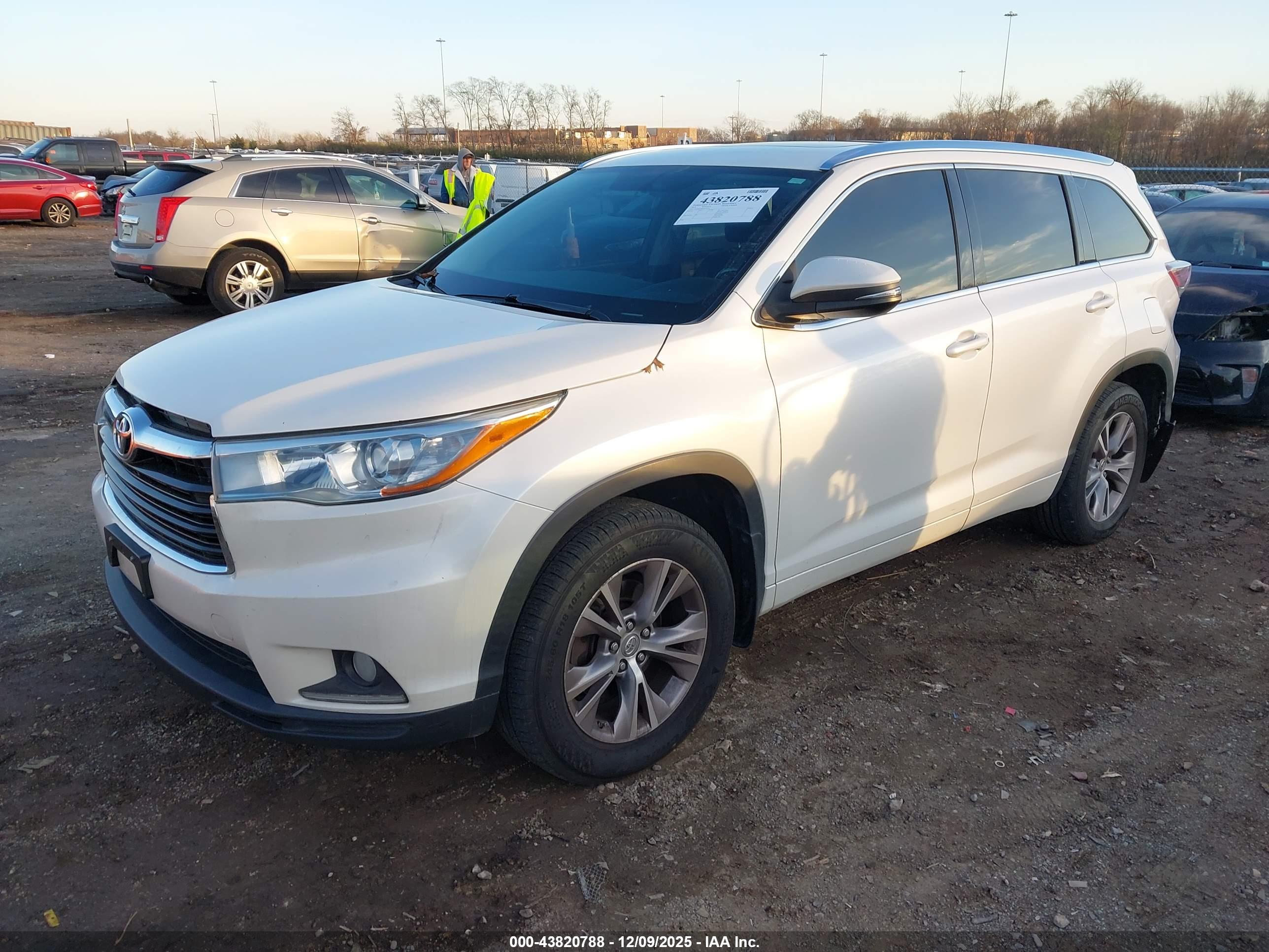 TOYOTA HIGHLANDER image 2