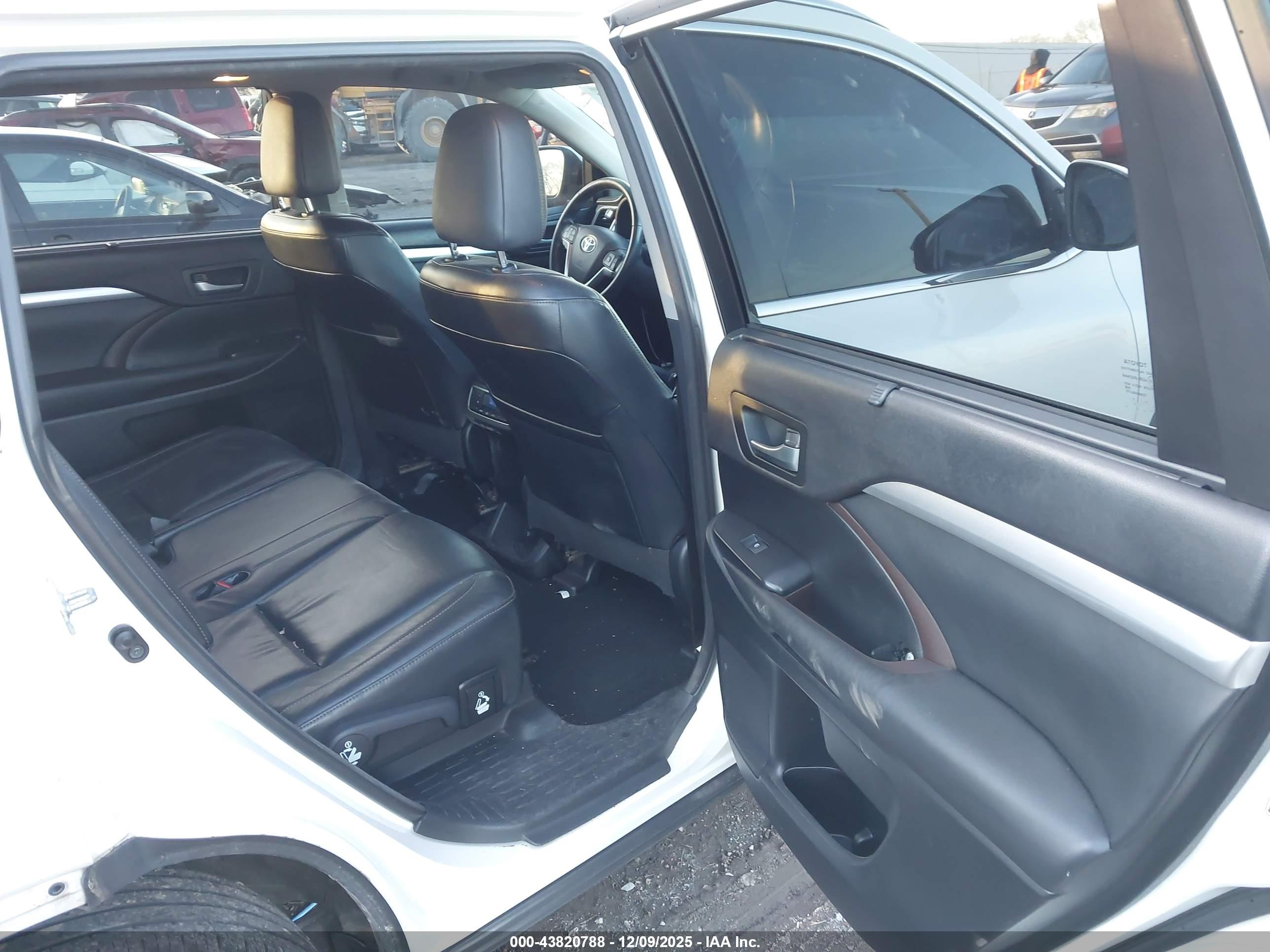 TOYOTA HIGHLANDER image 8