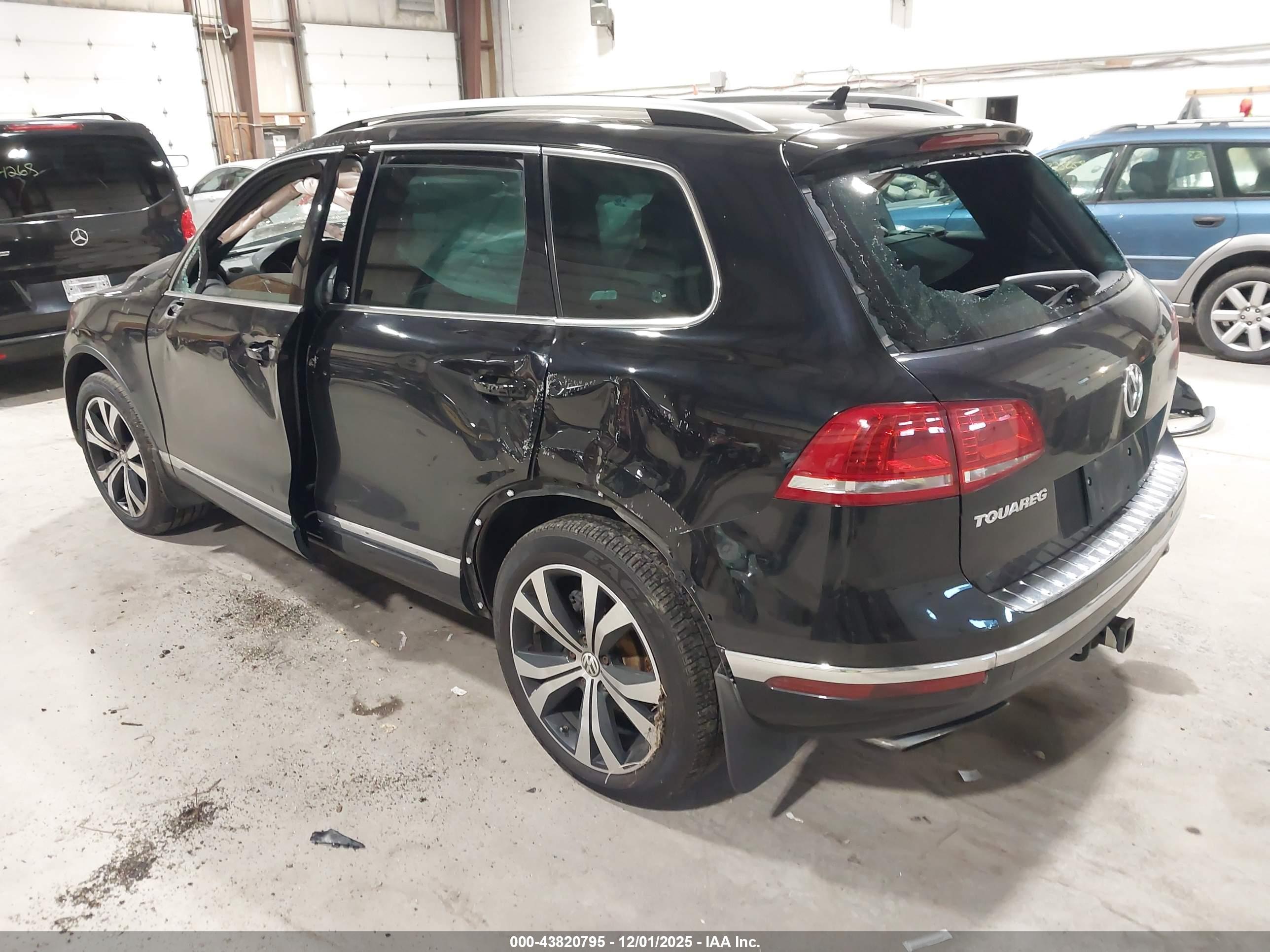 VOLKSWAGEN TOUAREG image 3