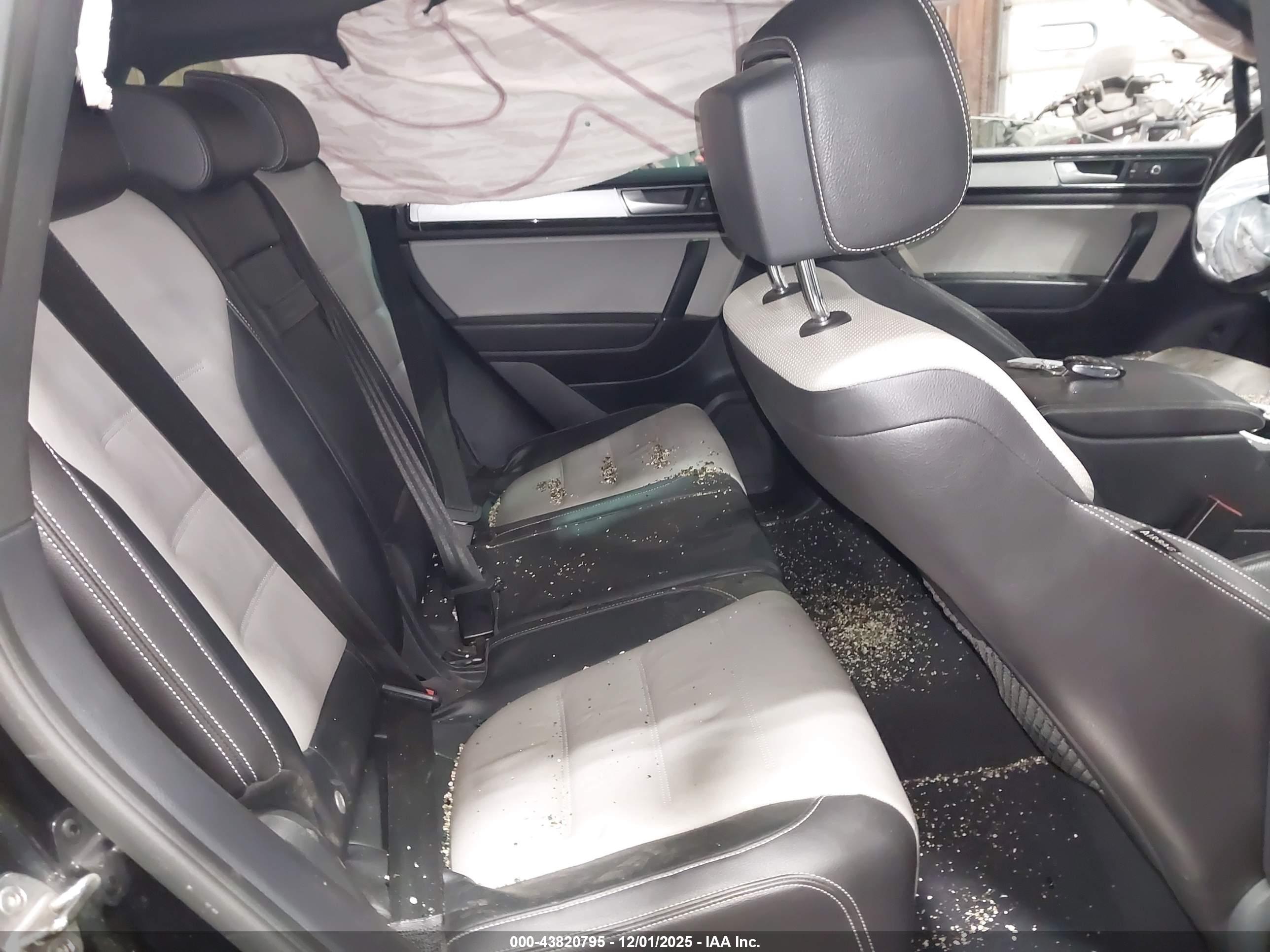 VOLKSWAGEN TOUAREG image 8