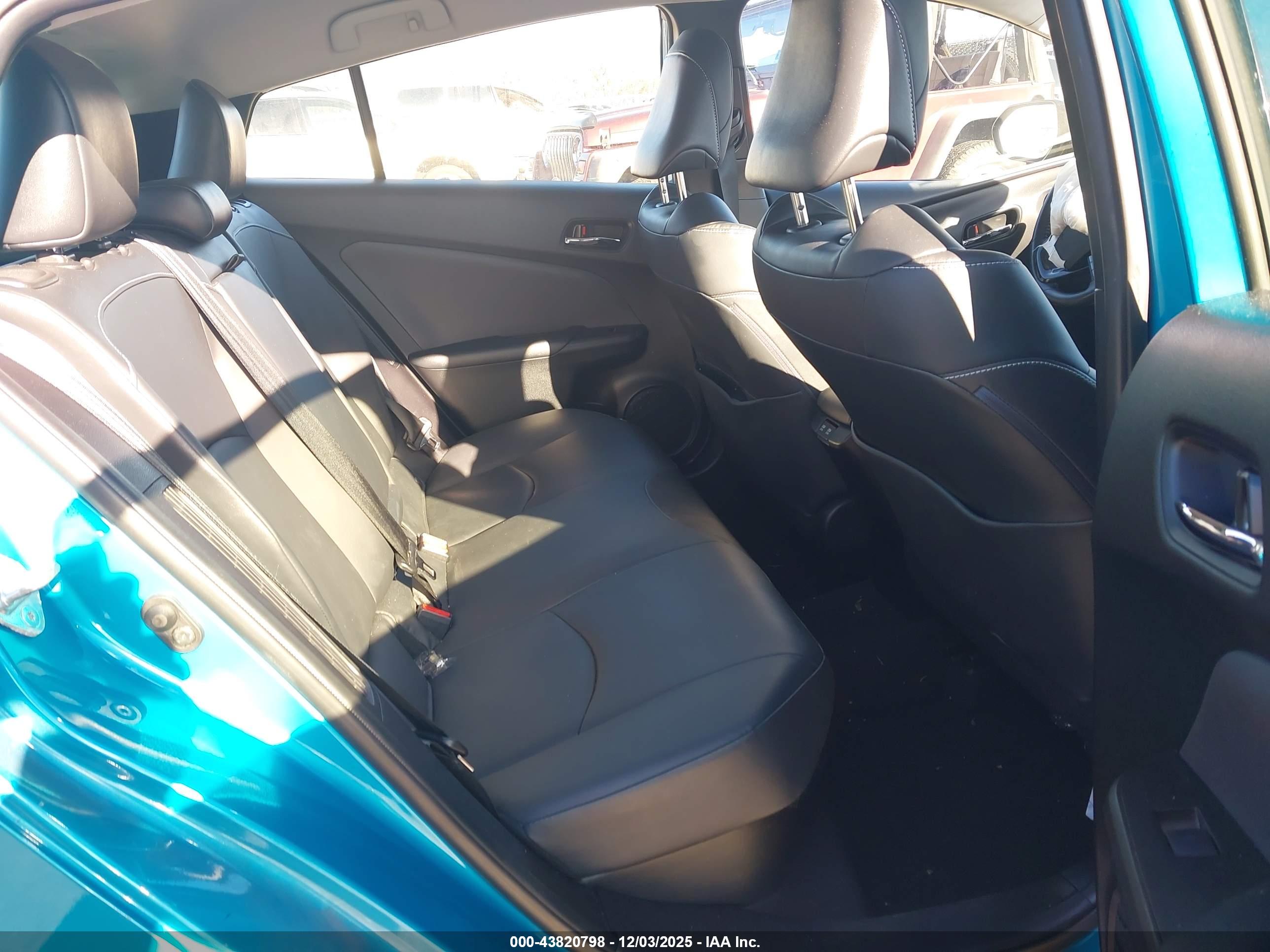 TOYOTA PRIUS image 8