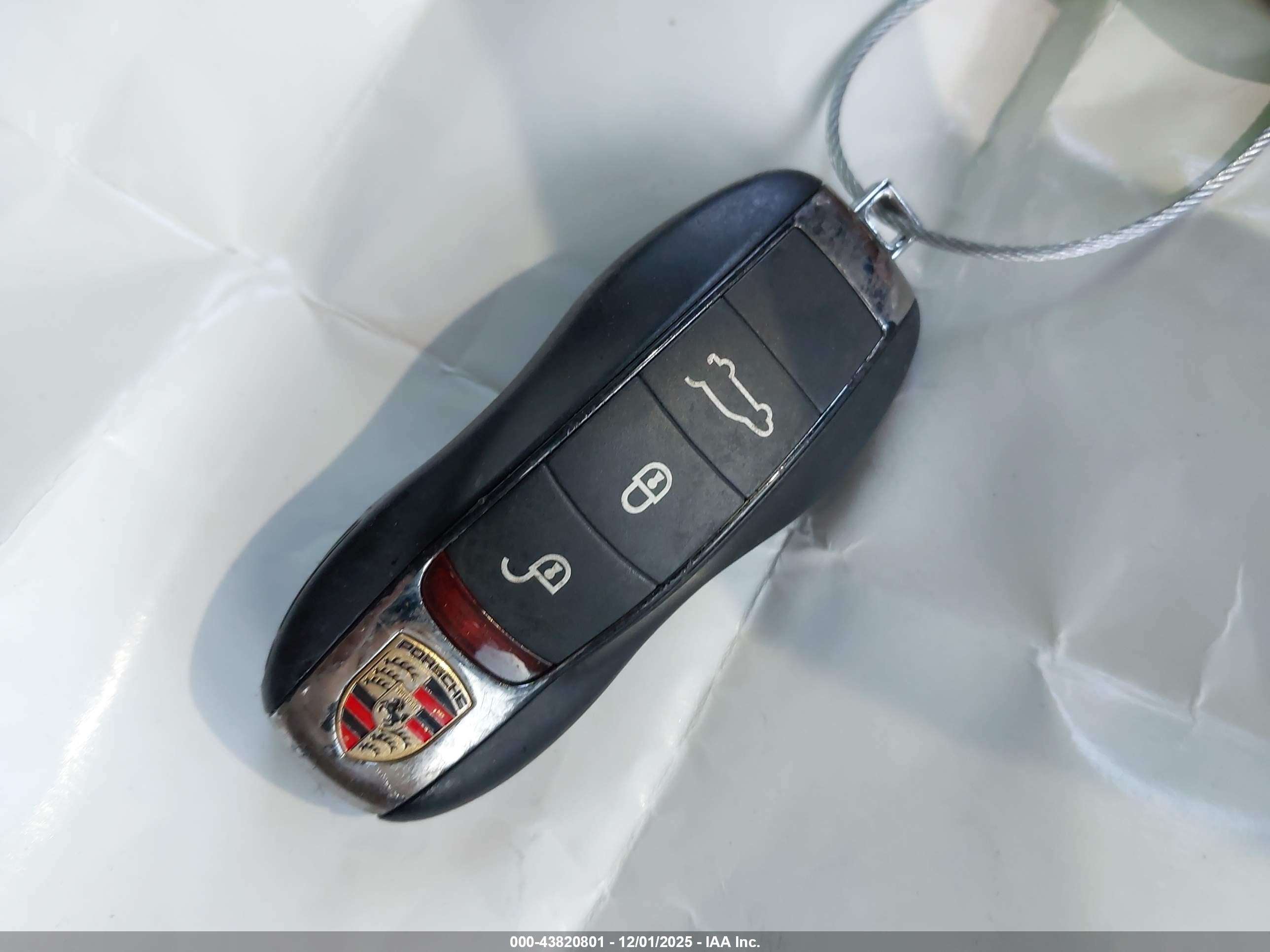 PORSCHE MACAN image 11