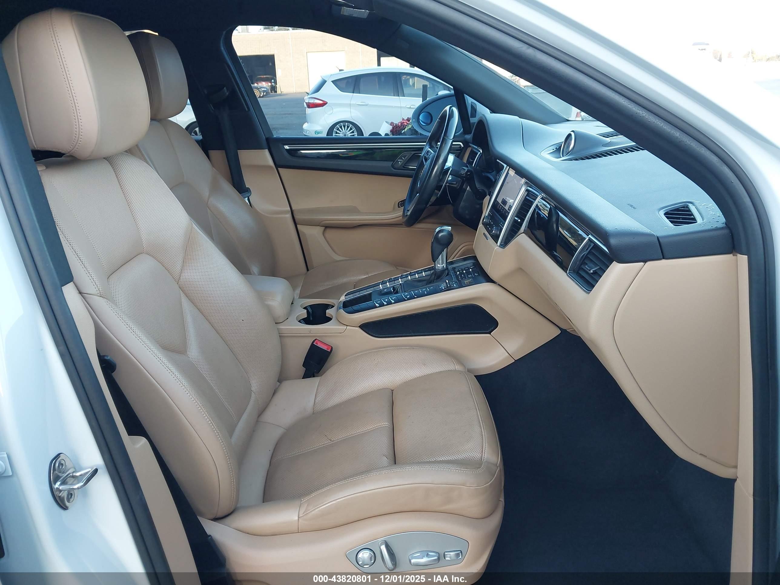 PORSCHE MACAN image 5