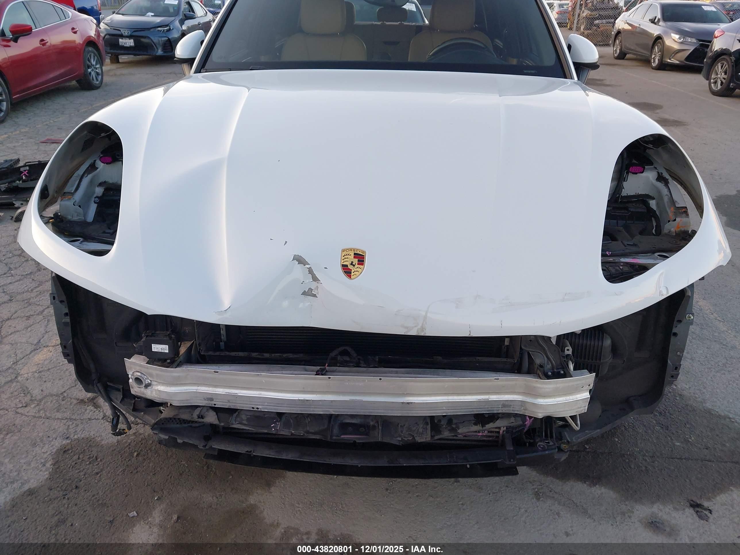 PORSCHE MACAN image 6