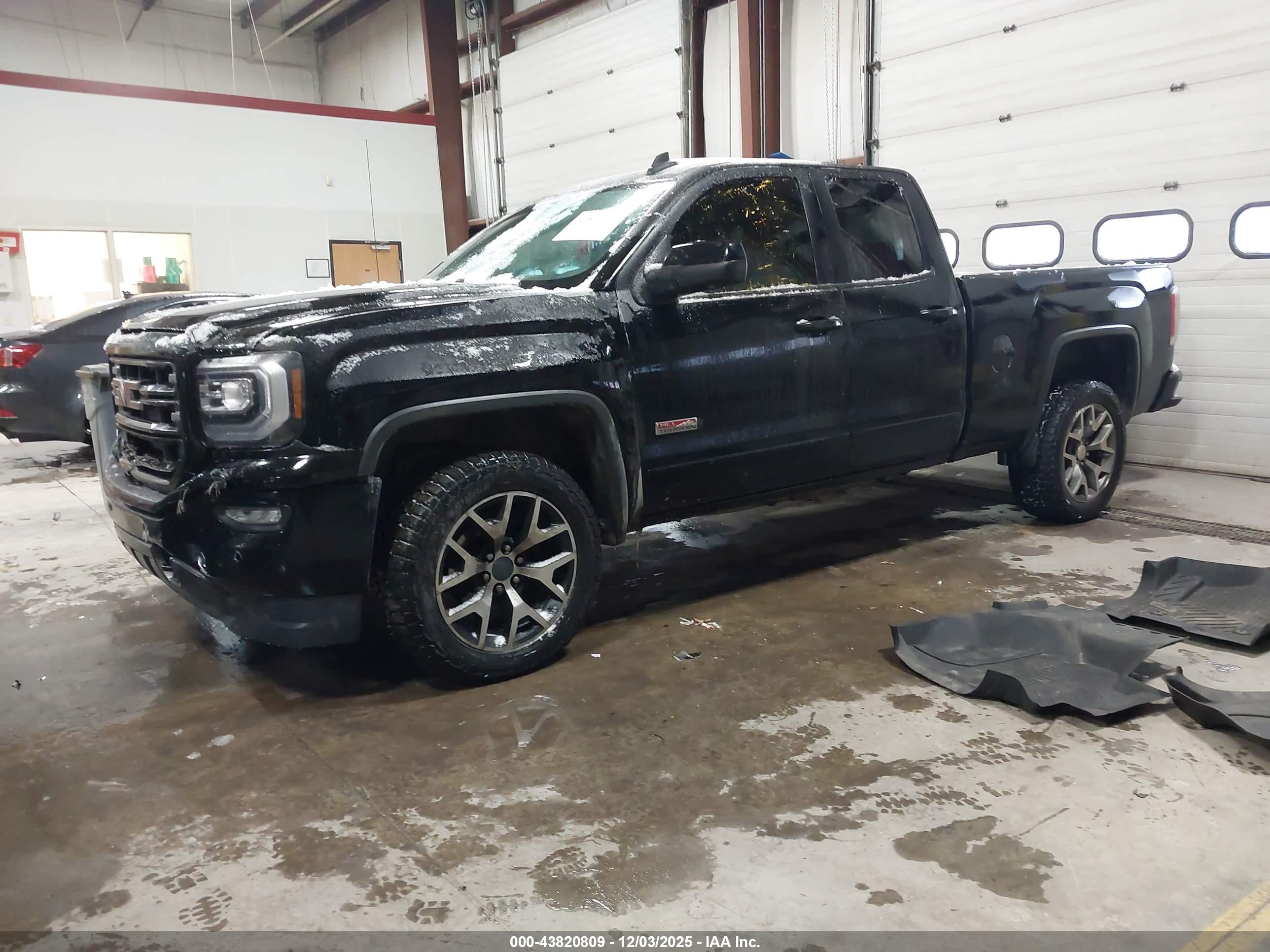 GMC SIERRA image 2
